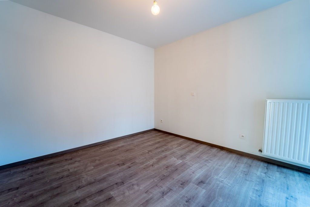 GUNSTIG GELEGEN 2 SLAAPKAMER APPARTEMENT 94 M² MET ONDERGRONDSE AUTOSTANDPLAATS EN KELDERBERGING IN HET CENTRUM VAN ZOLDER foto 18