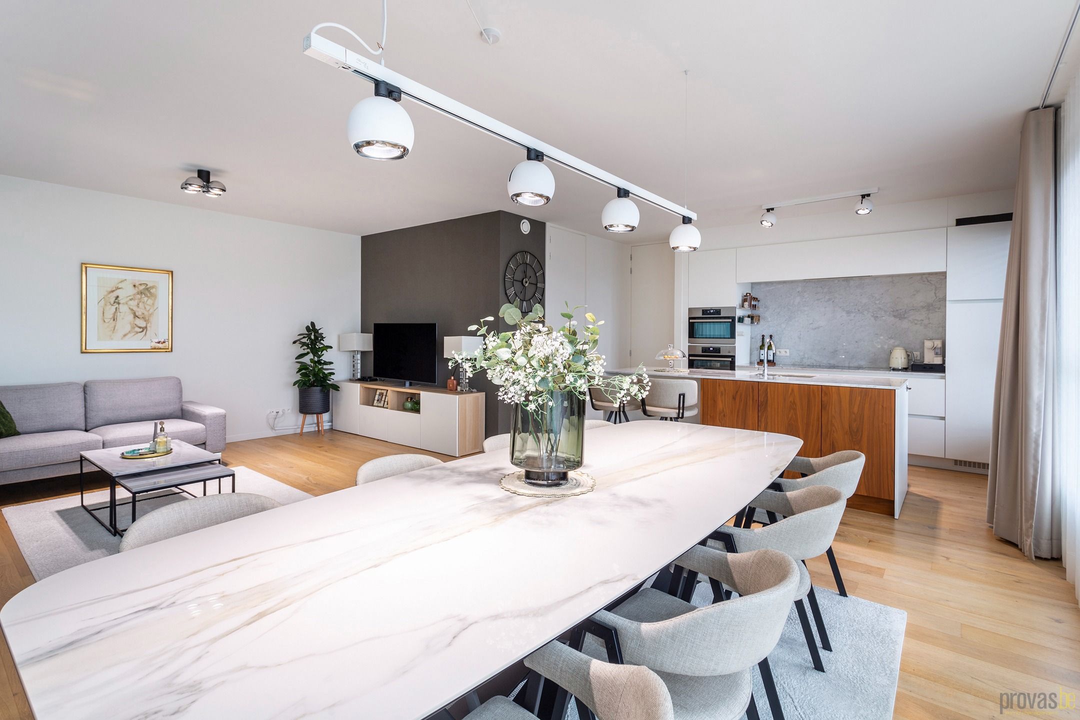 LUXE APPARTEMENT MET WEIDSE ZICHTEN, RUIM TERRAS EN 3 SLPKS foto 2