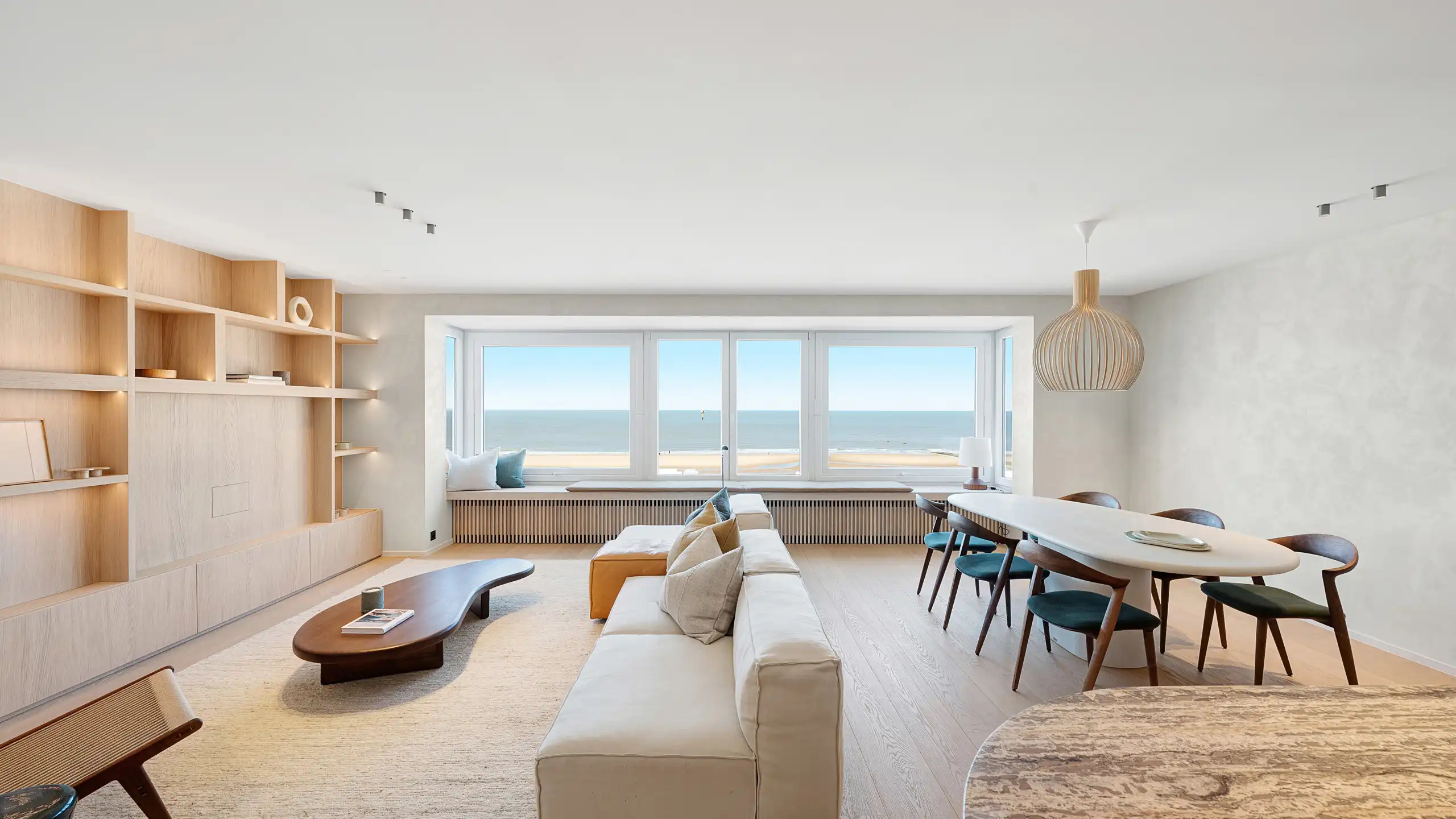 Exclusief appartement met frontaal zeezicht op topligging foto {{pictureIndex}}