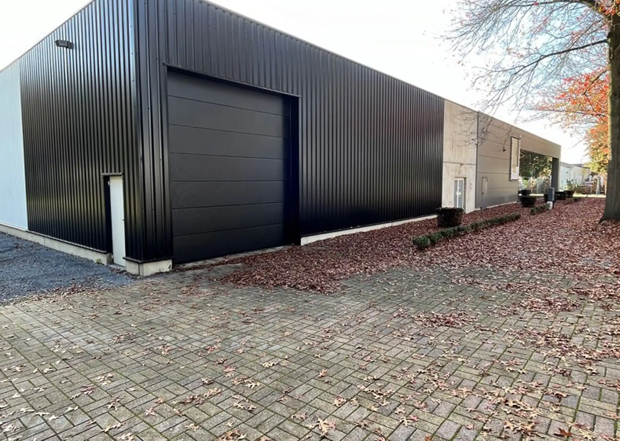 Magazijnen  vanaf 300m² tot 750m² te huur foto {{pictureIndex}}