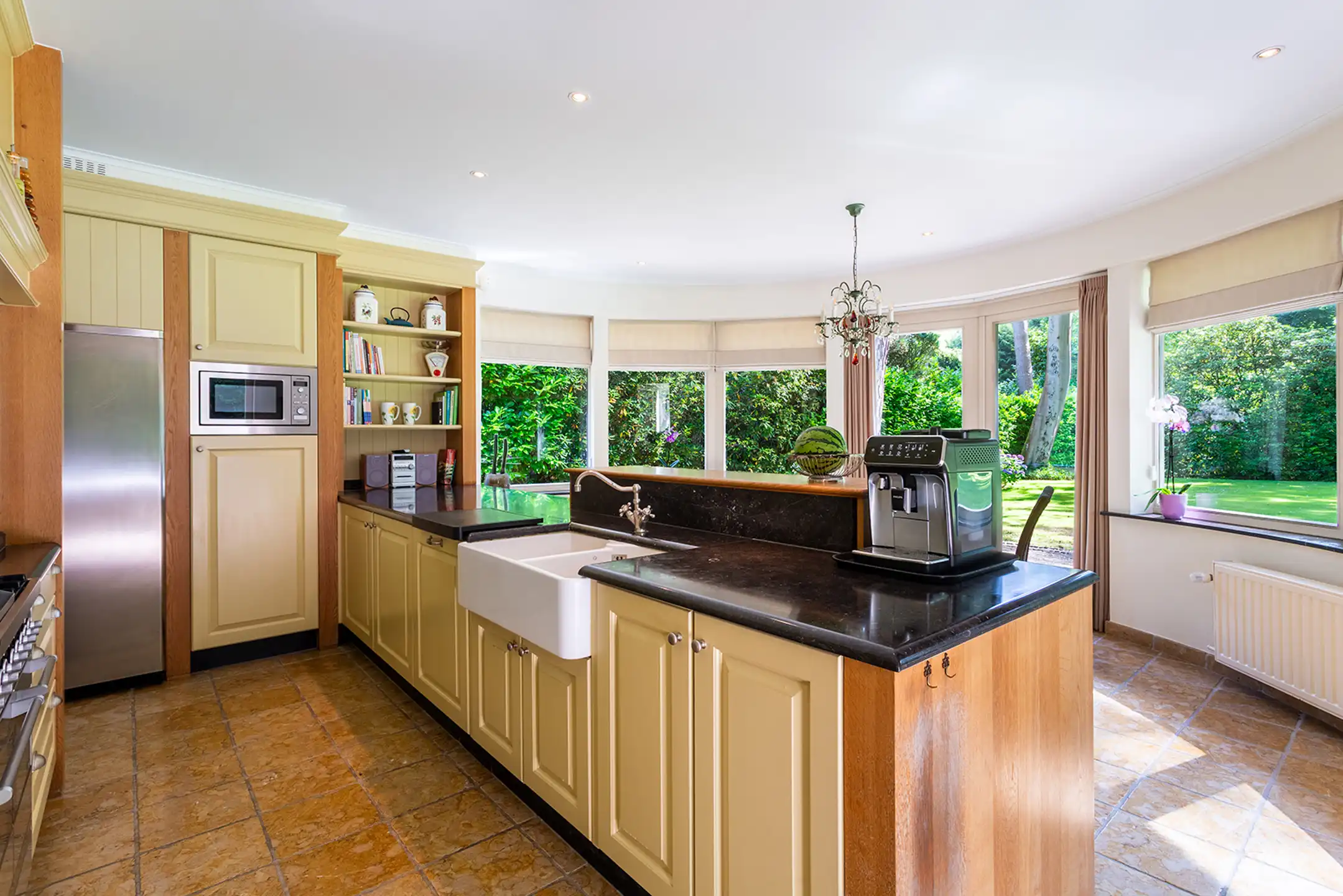 Charmante klasse-villa met rieten dak in bosrijke omgeving foto 14