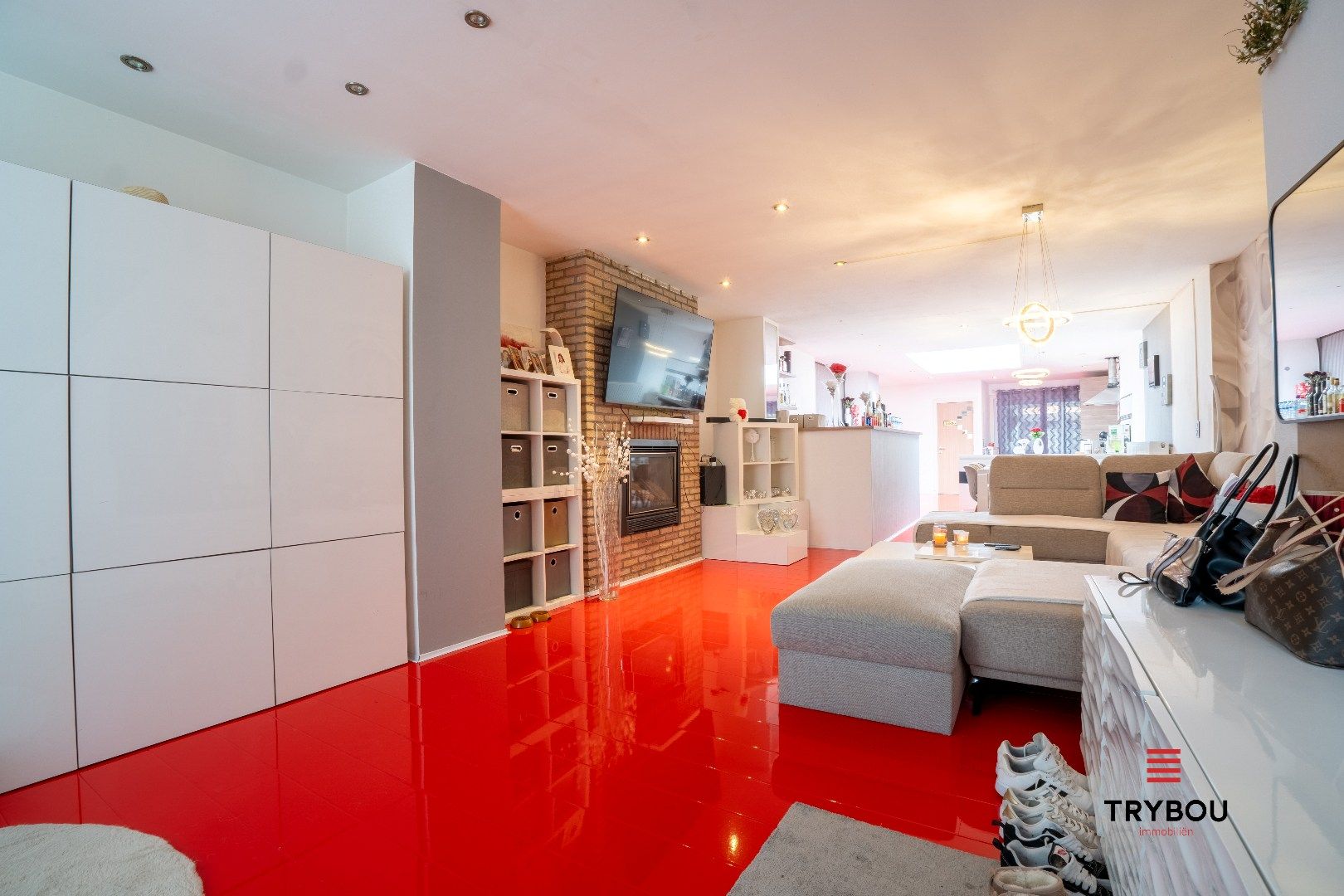 Rustig gelegen, volledig gerenoveerde woning met gezellige, onderhoudsvriendelijke tuin foto 3