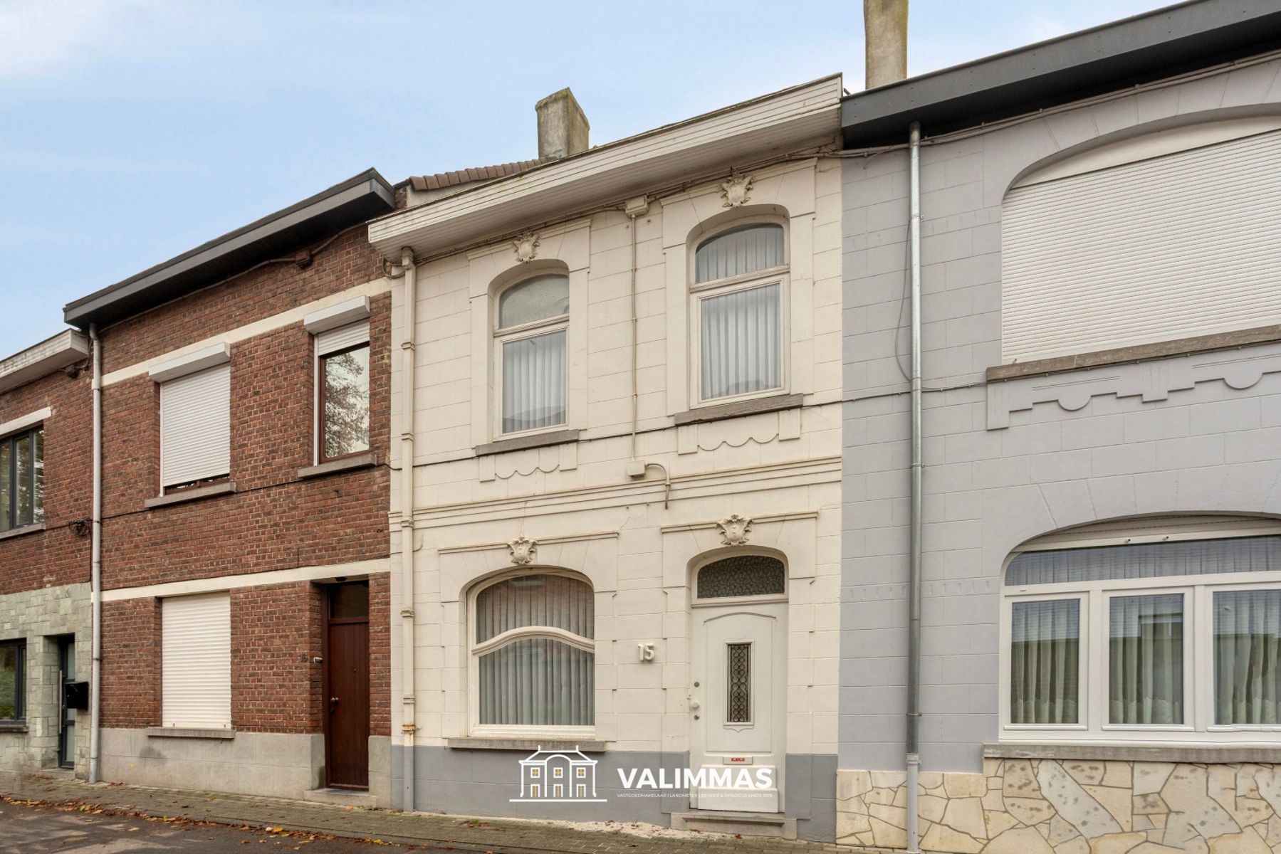 Centraal en toch rustig gelegen woning met tuin en garage... foto {{pictureIndex}}