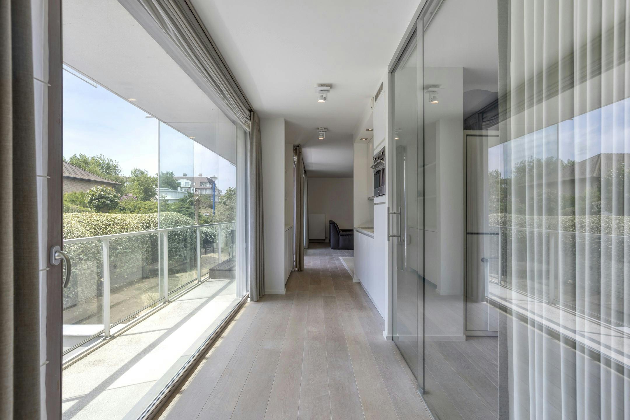 Modern appartement van Rietveld op enkele passen van zee! foto 14