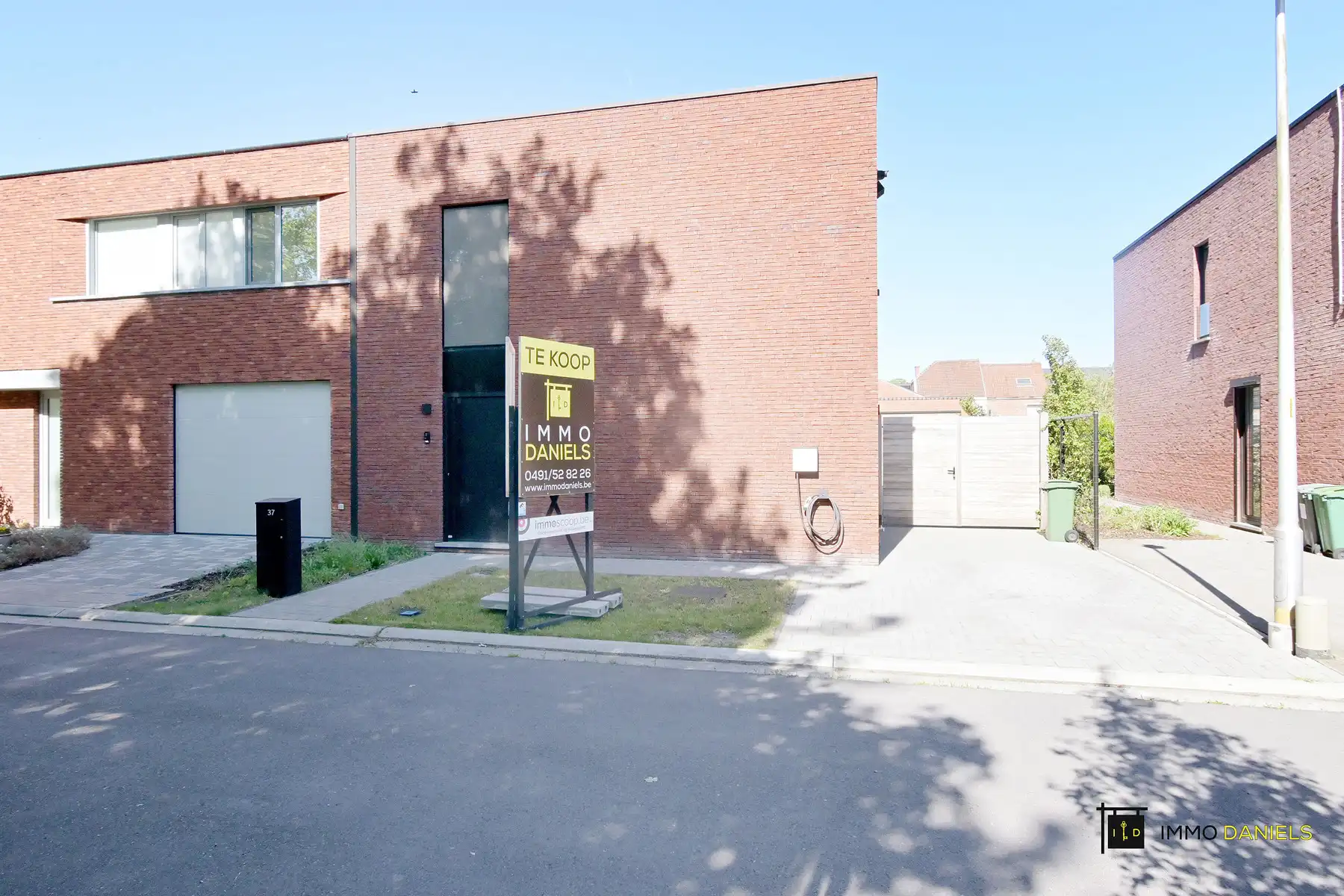 Moderne, energiezuinige woning met tuin in rustige woonwijk foto {{pictureIndex}}