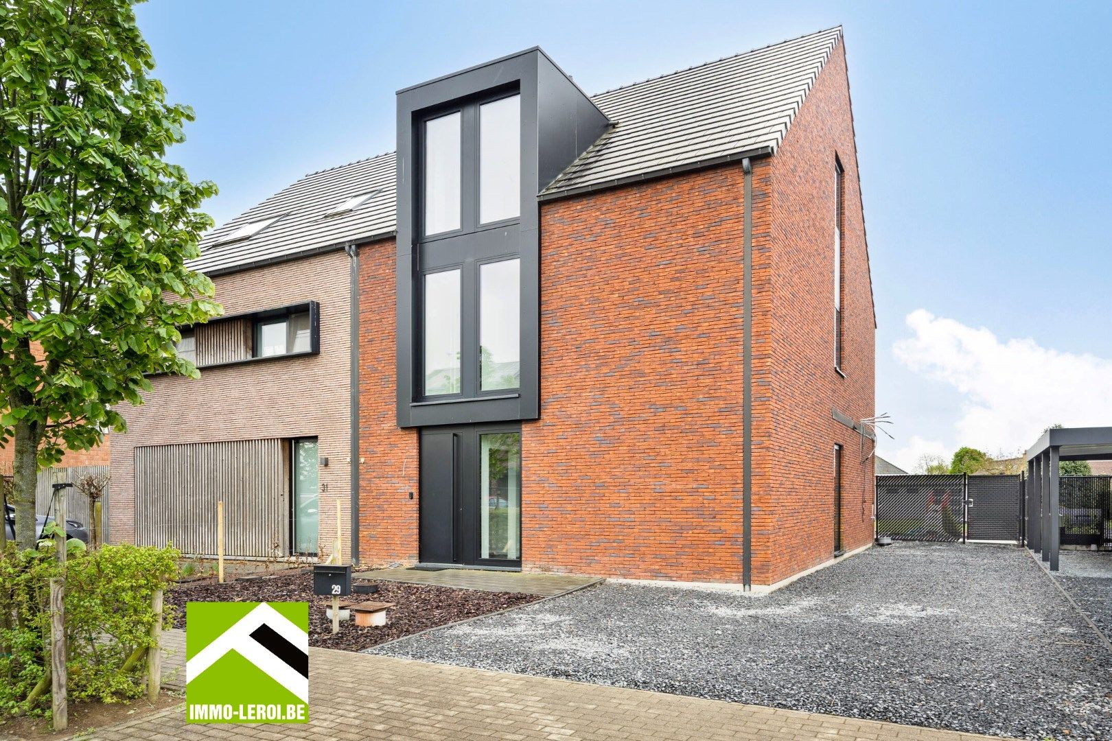Moderne half open bebouwing met 4 slpks - EPC-waarde 8 (label A) foto {{pictureIndex}}