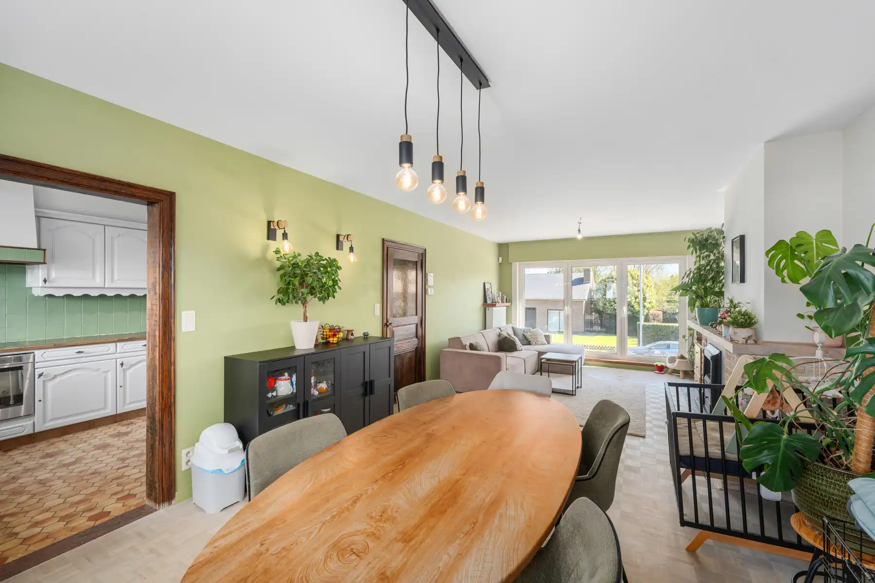 Instapklare woning met garage en tuin foto 3