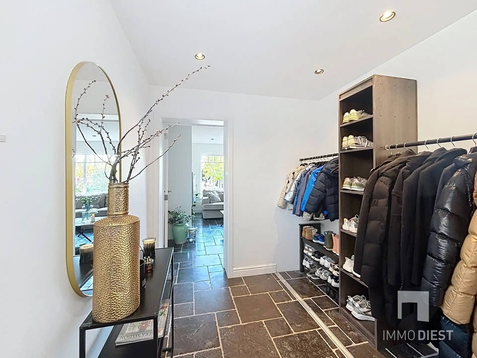 Trendy - volledig gerenoveerde woning met 3 slaapk en 2 badkamers foto 3