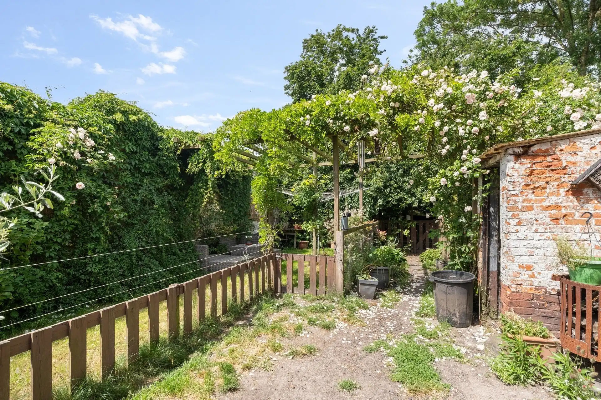 verder af te werken woning met grote garage foto 21
