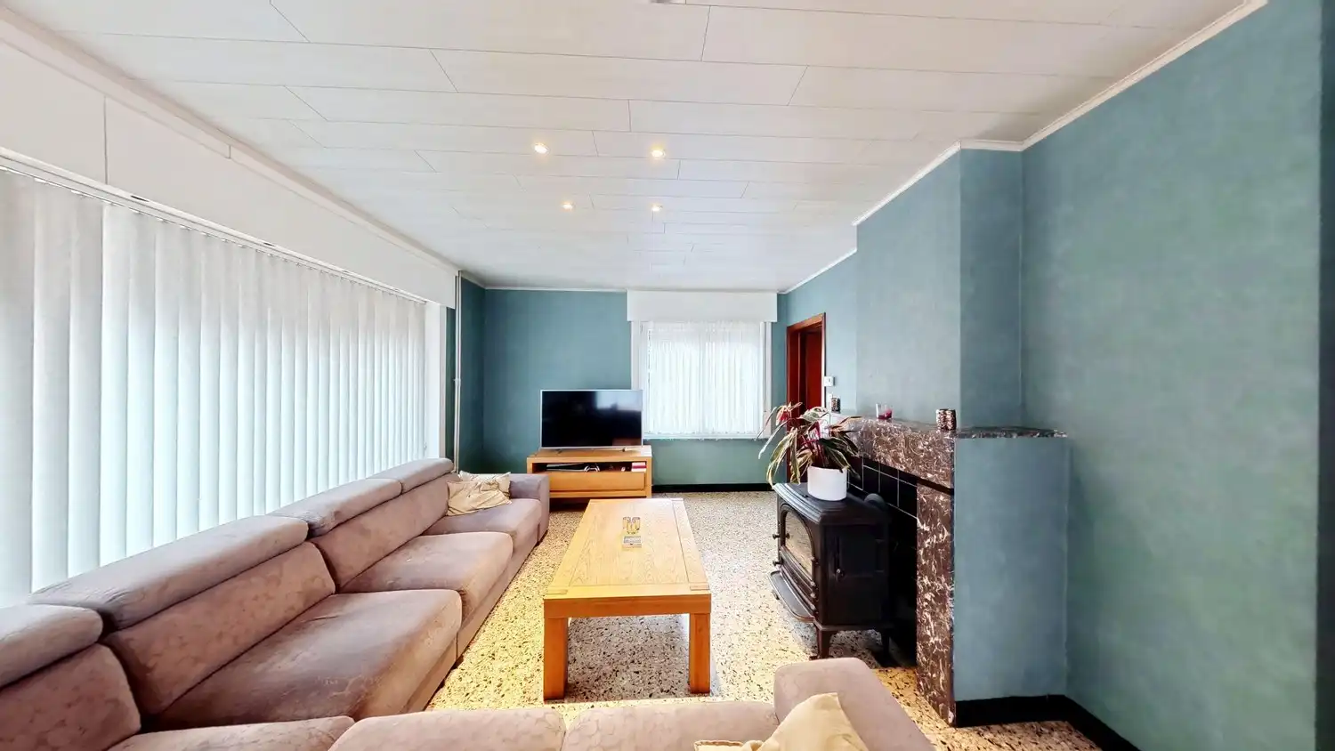 Ruime woning met mooie tuin in centrum Zingem! foto 2