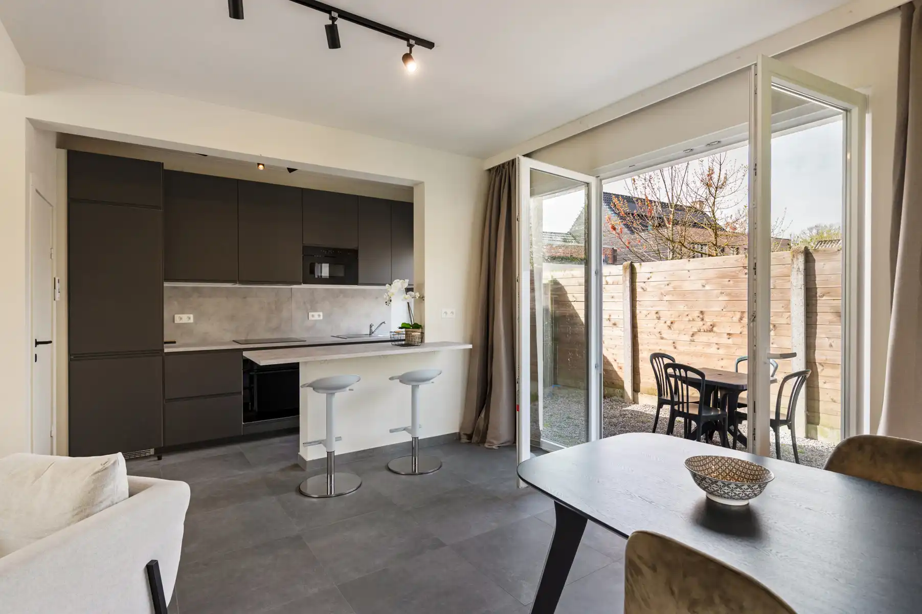 Gerenoveerde halfopen bebouwing nabij het centrum van Lier. foto 9