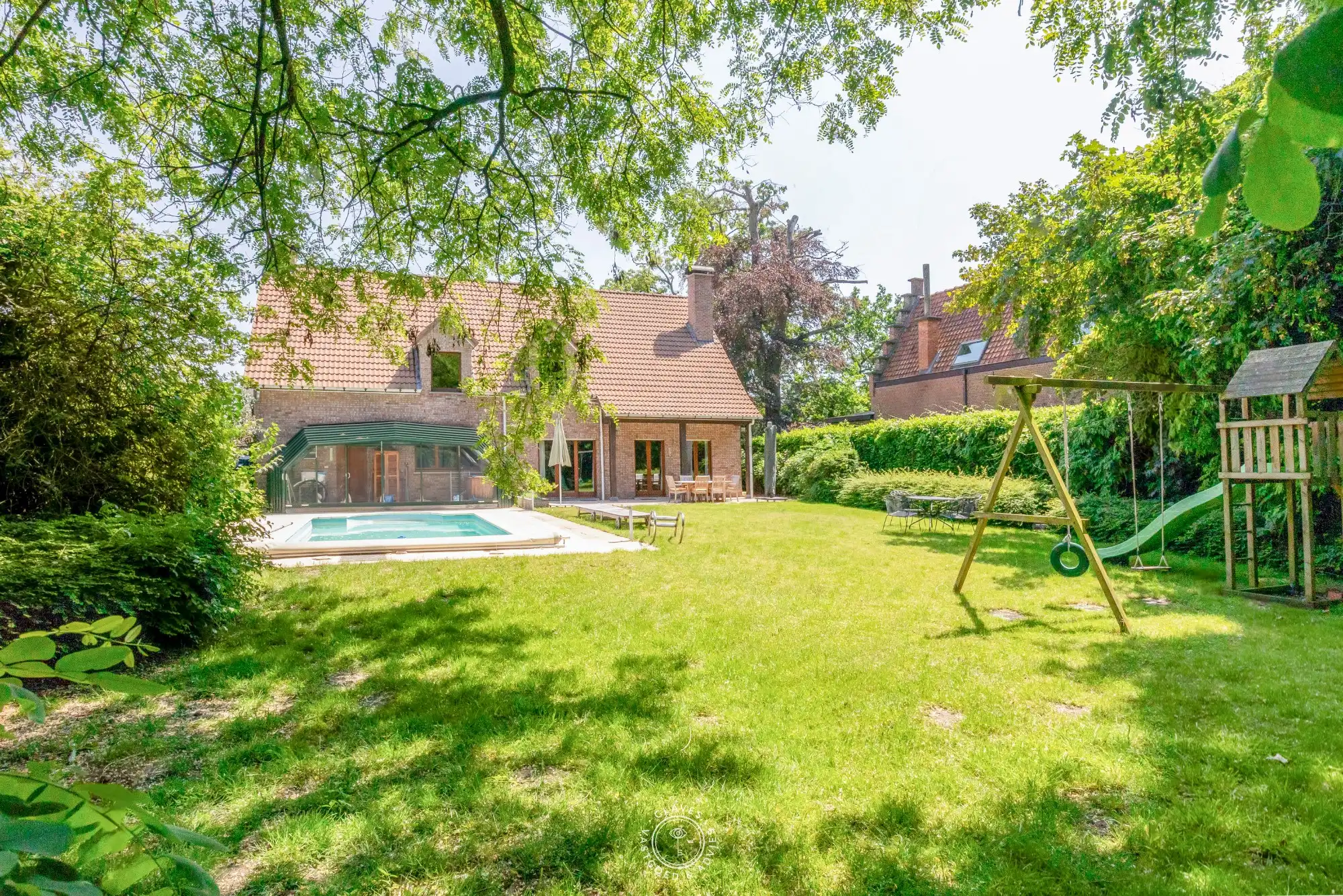 Welgelegen villa met praktijk en wonderlijke tuin foto 27