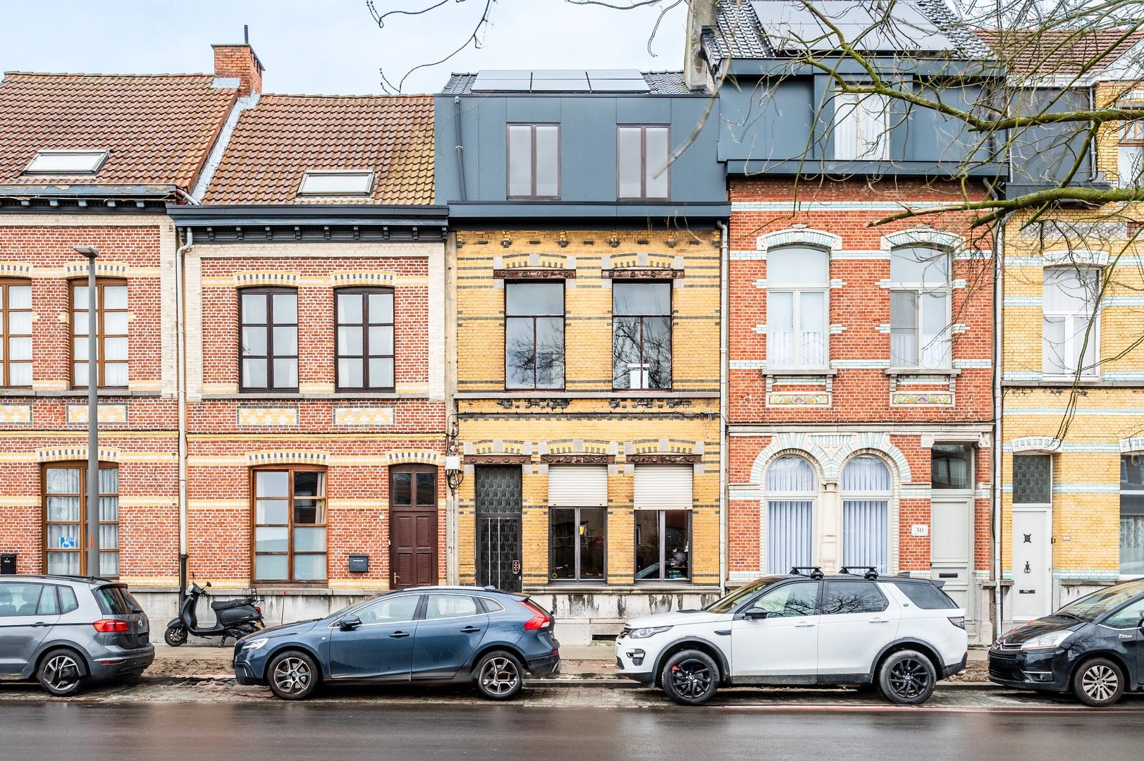 Hoofdfoto van de publicatie: Authentieke, te renoveren stadswoning met 5 slaapkamers!