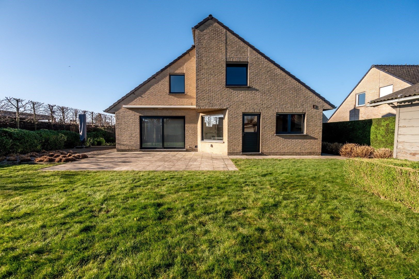 Instapklare woning met inpandige garage, 4 slk + bureau en zonnige ligging. foto 12