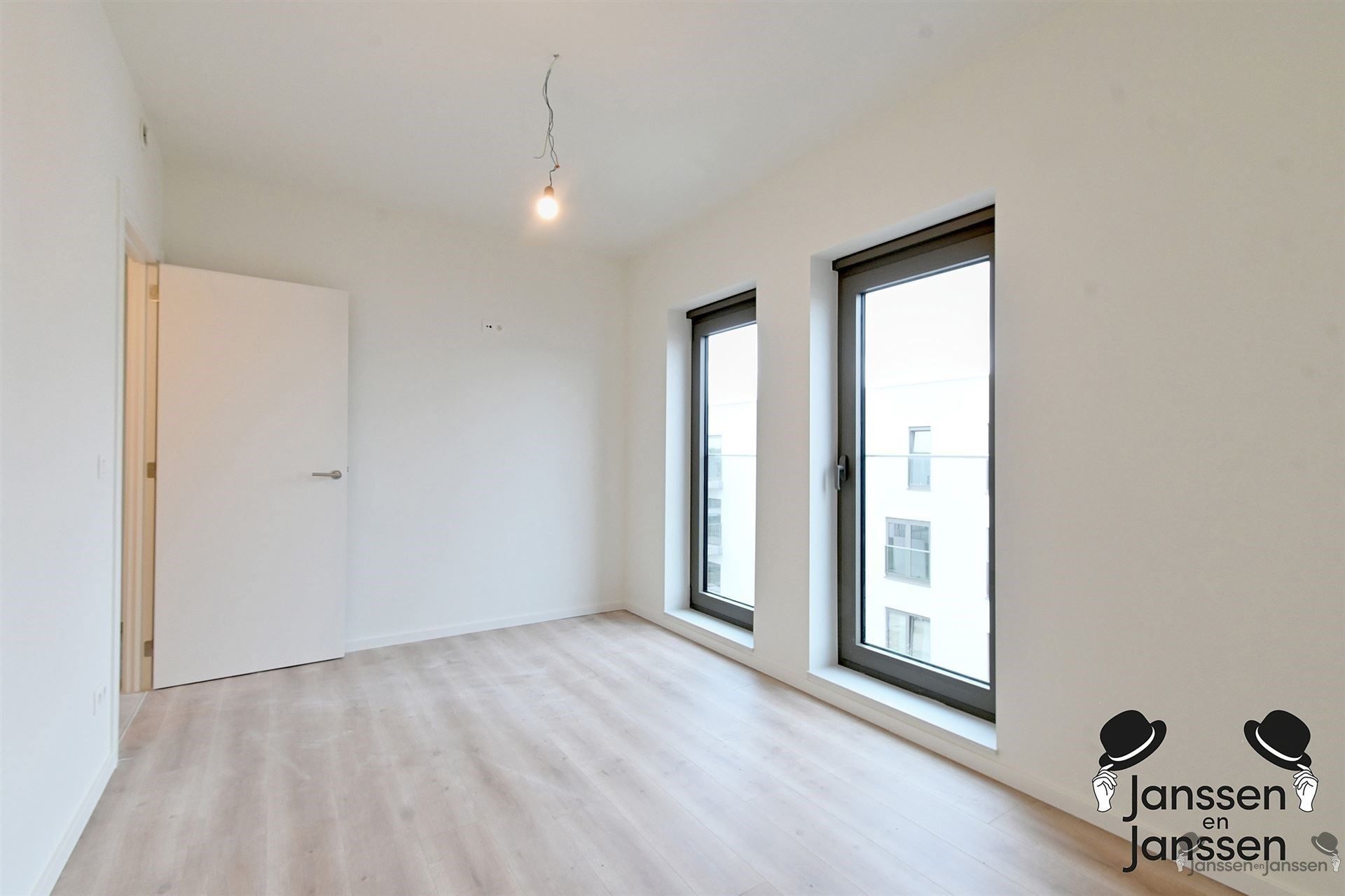 Nieuwbouwappartement met staanplaats&berging foto 4