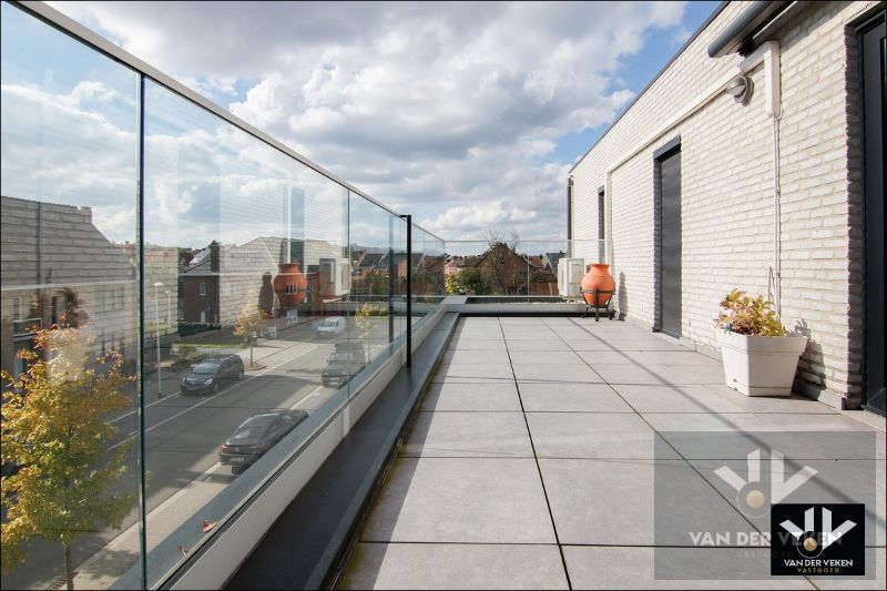 Energiezuinig en lichtrijk penthouse met ruim terras foto 6