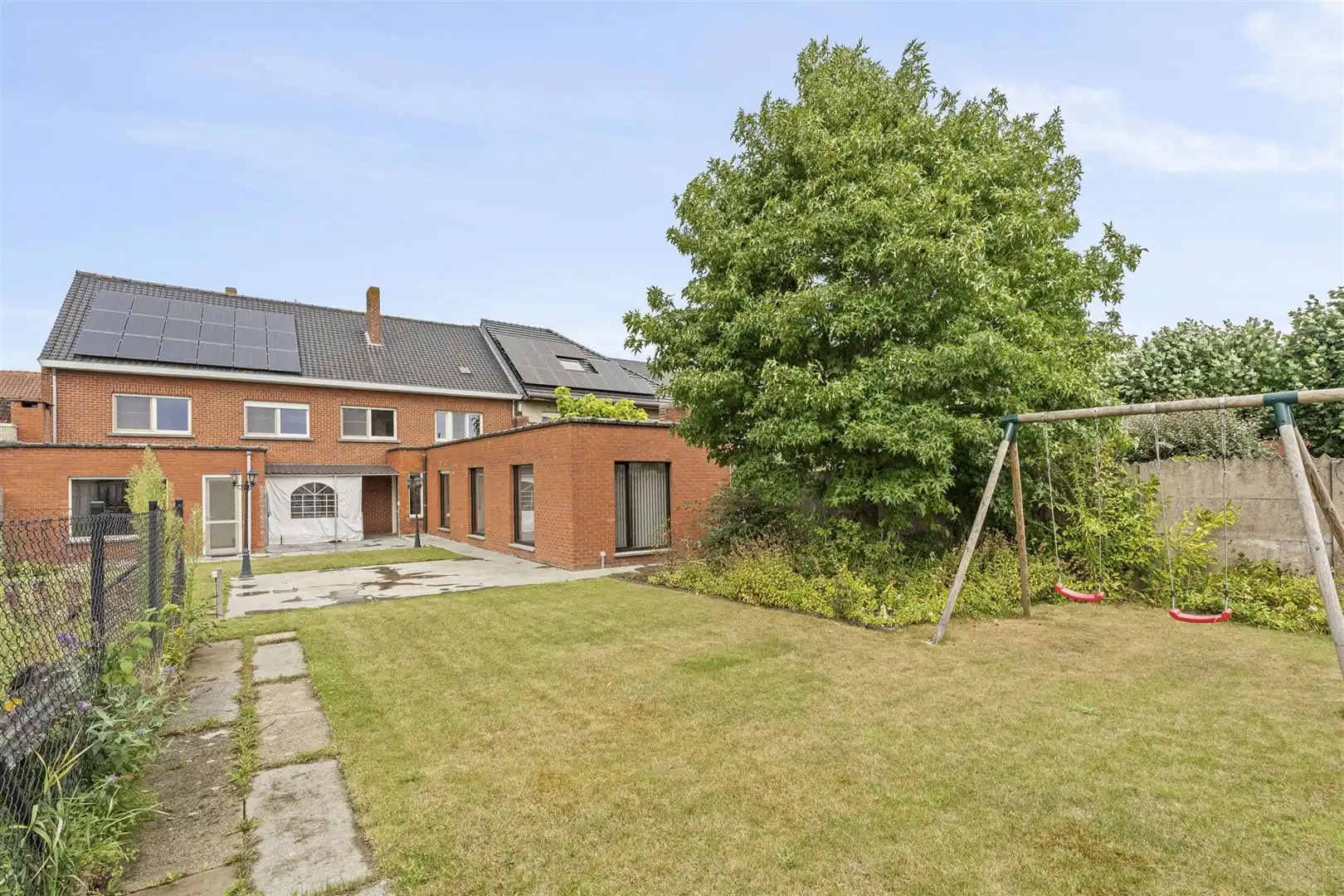 Zeer ruime woning met prachtige tuin foto 27