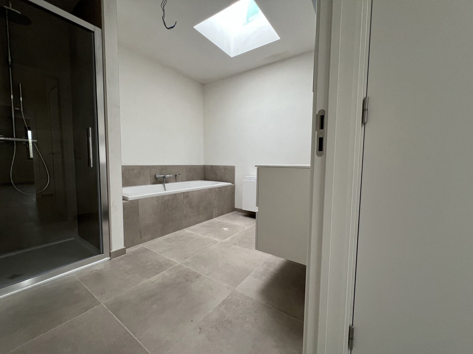 Te huur - Nieuwbouwwoning met  zonnige tuin en carport foto 6
