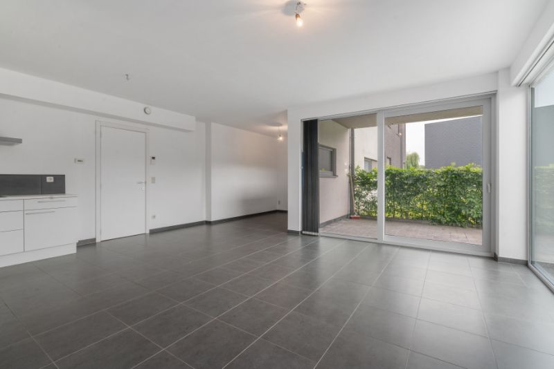 Instapklaar gelijkvloers appartement in het hart van Lokeren! foto 6