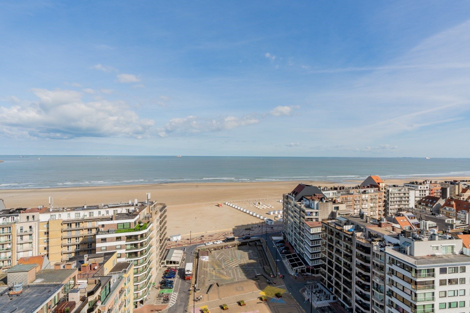 Luxueus ingericht kijkappartement in de prestigieuze Heldentoren - 15e verdiep - zicht op zee! foto 14