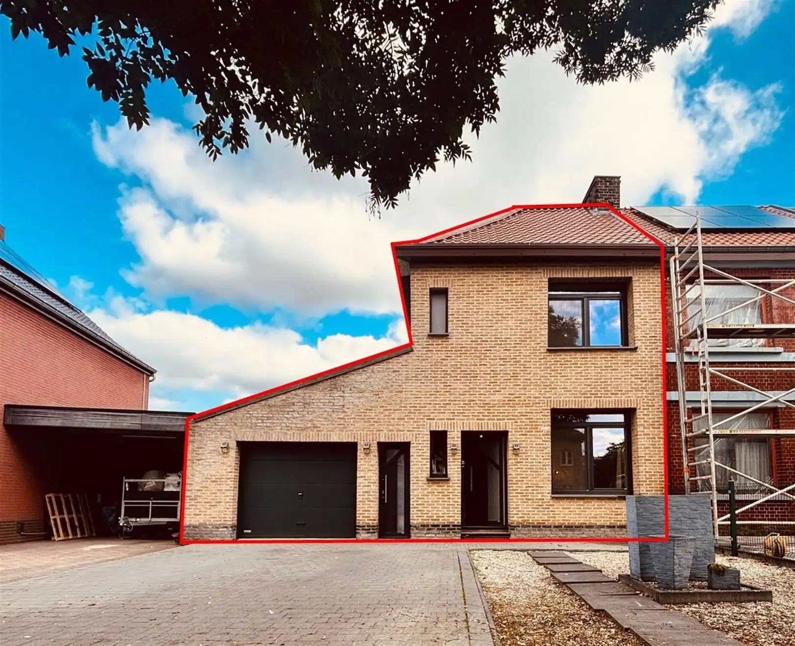 Gerenoveerde woning met 3-5 slaapkamers, veranda en tuin in Sint-Truiden foto {{pictureIndex}}