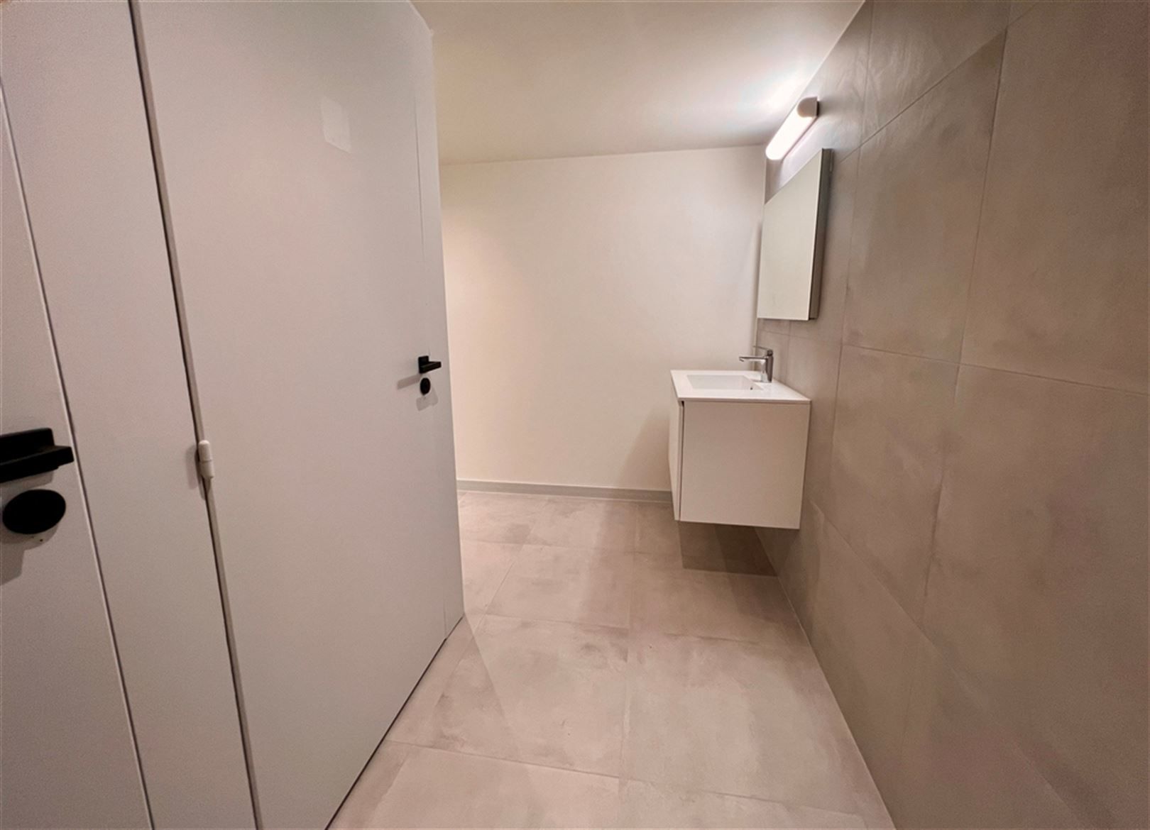 Vlot bereikbare kantoren aan op-en afrit van de E40 foto 18