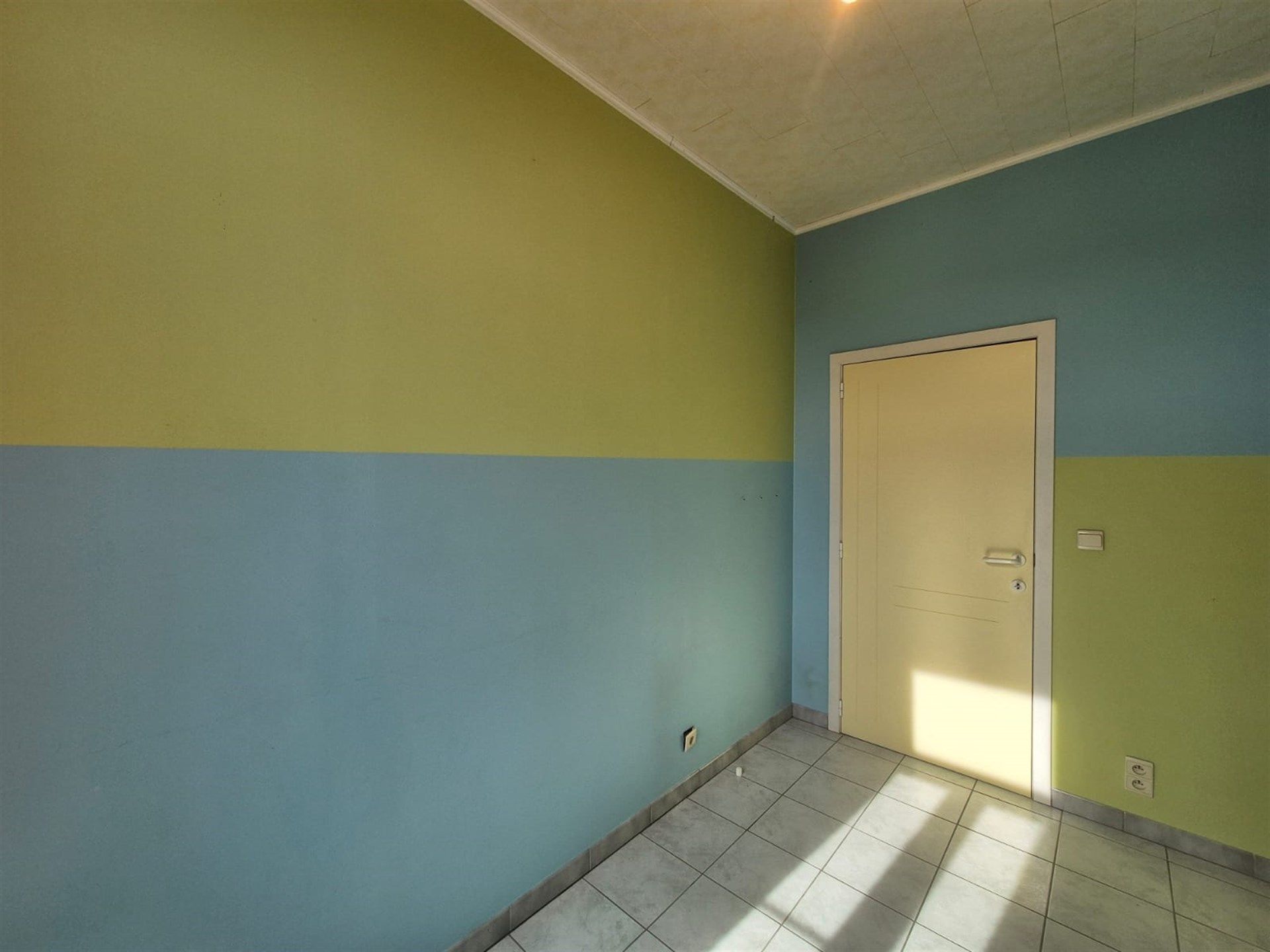 Zeer centraal en rustig gelegen, zeer ruim duplexappartement op de eerste verdieping met privéparking voor 2 wagens. foto 19
