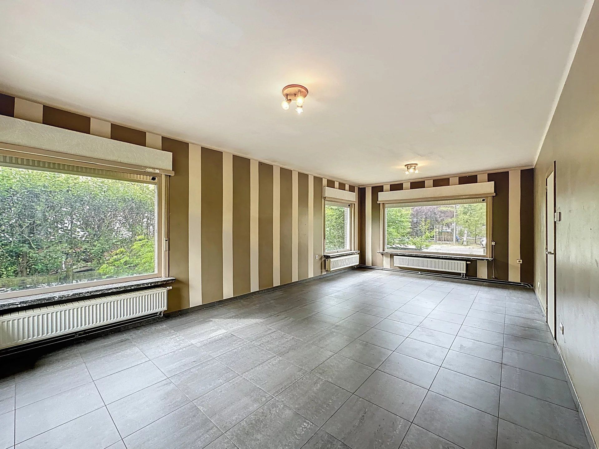 Op te knappen woning met 3, mog. 5 slaapkamers op groot perceel van +/- 10 are. foto 7