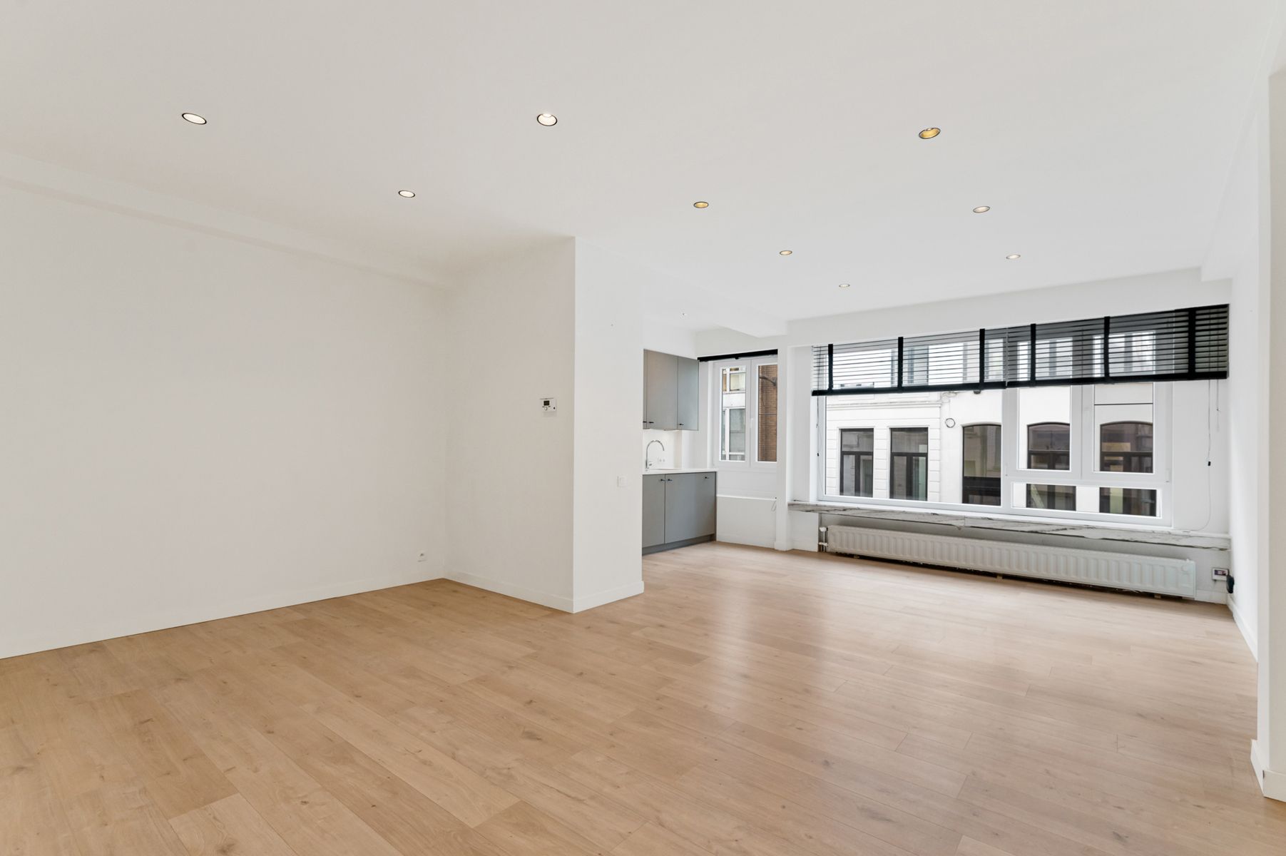 Modern wonen met vibe: stijlvol appartement met tuin foto {{pictureIndex}}