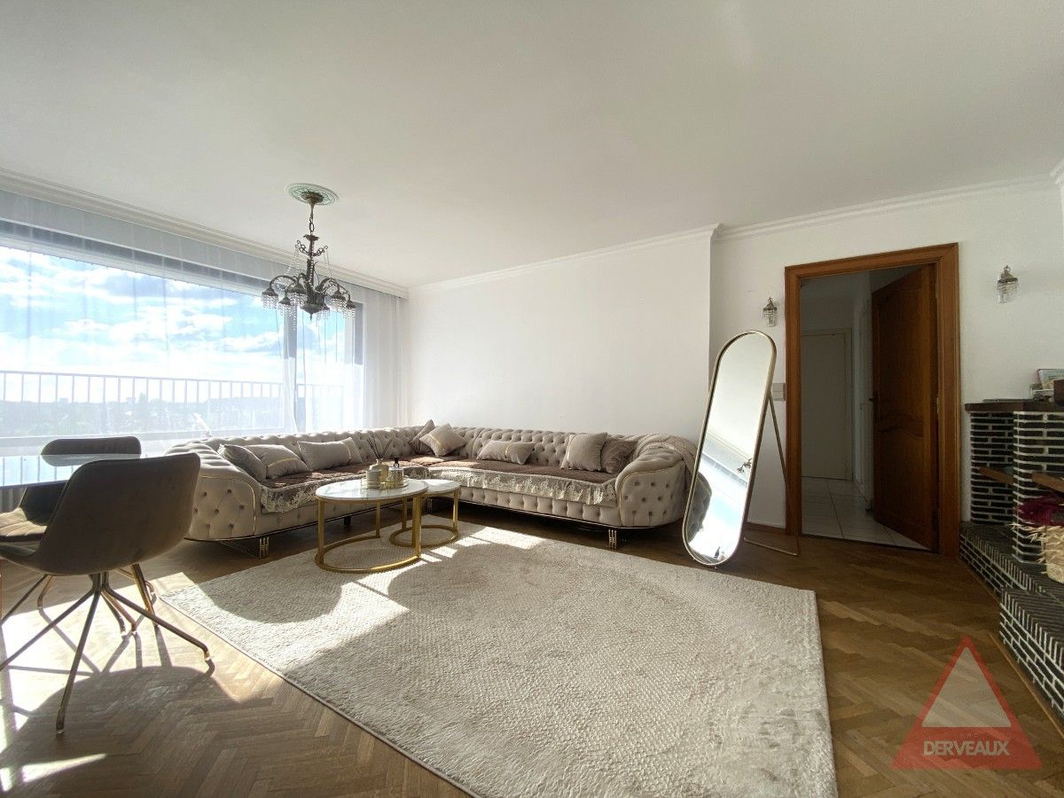 Roeselare – Lichtrijk appartement met terras op het 7de verdiep foto 3