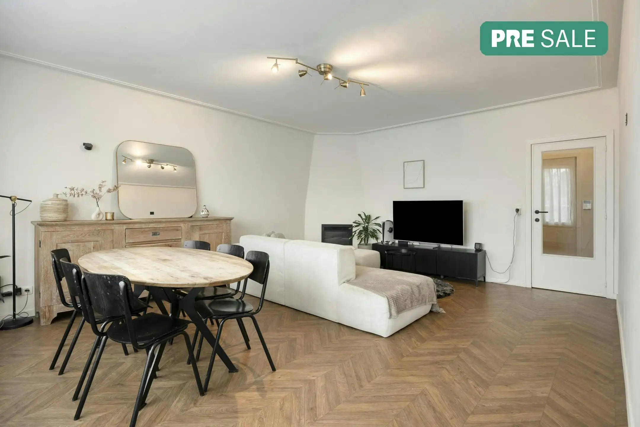 TE KOOP: Energiezuinig appartement te Deurne-Zuid! foto {{pictureIndex}}