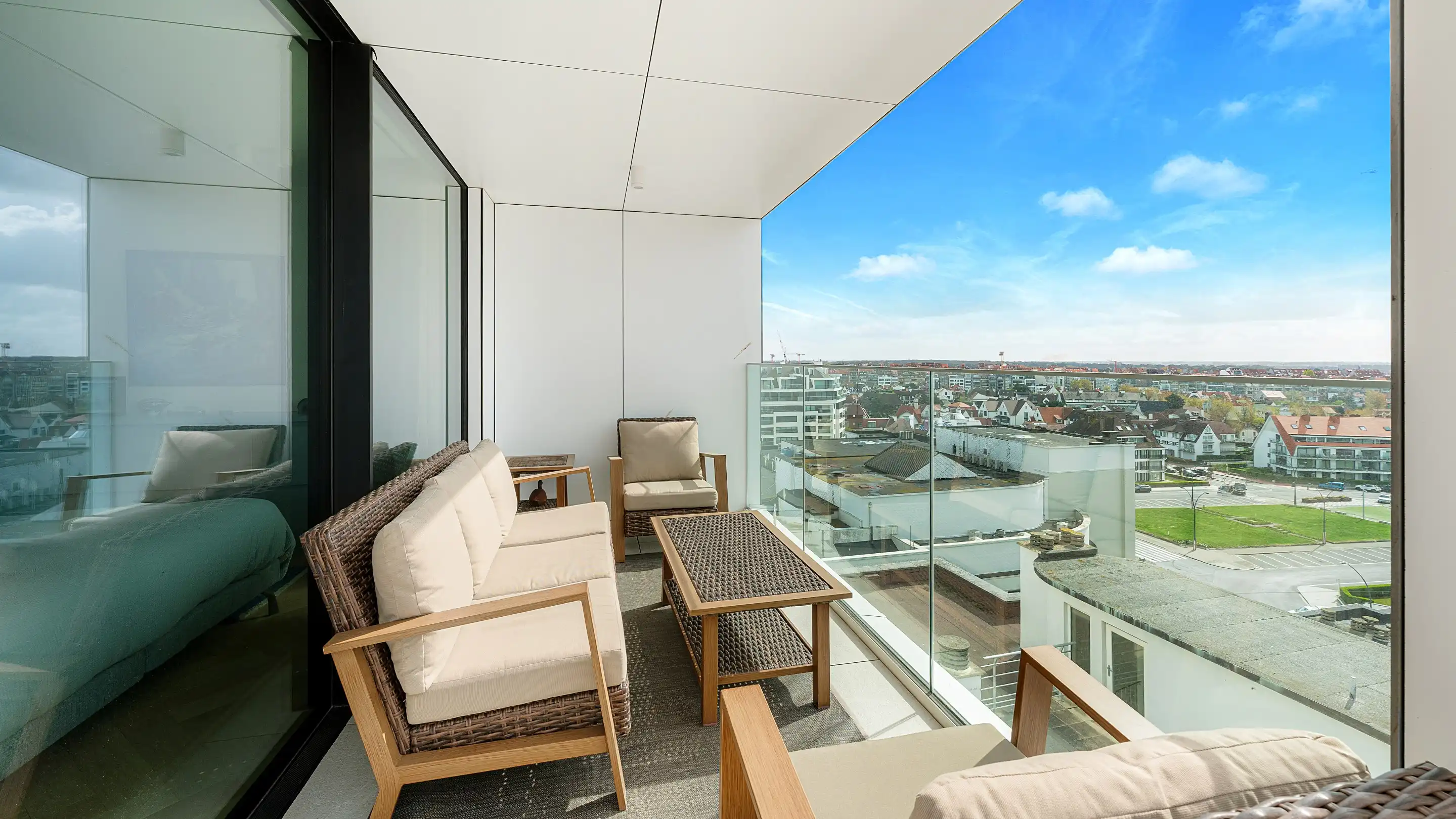 Exclusief en perfect afgewerkt appartement met unieke doorzichten op zee en het Knokse hinterland foto 18