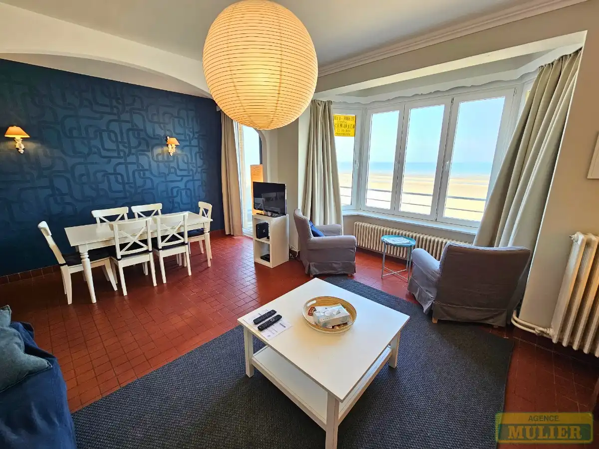 APPARTEMENT MET BREED FRONTAAL ZEEZICHT TE KOOP TE DE PANNE foto {{pictureIndex}}
