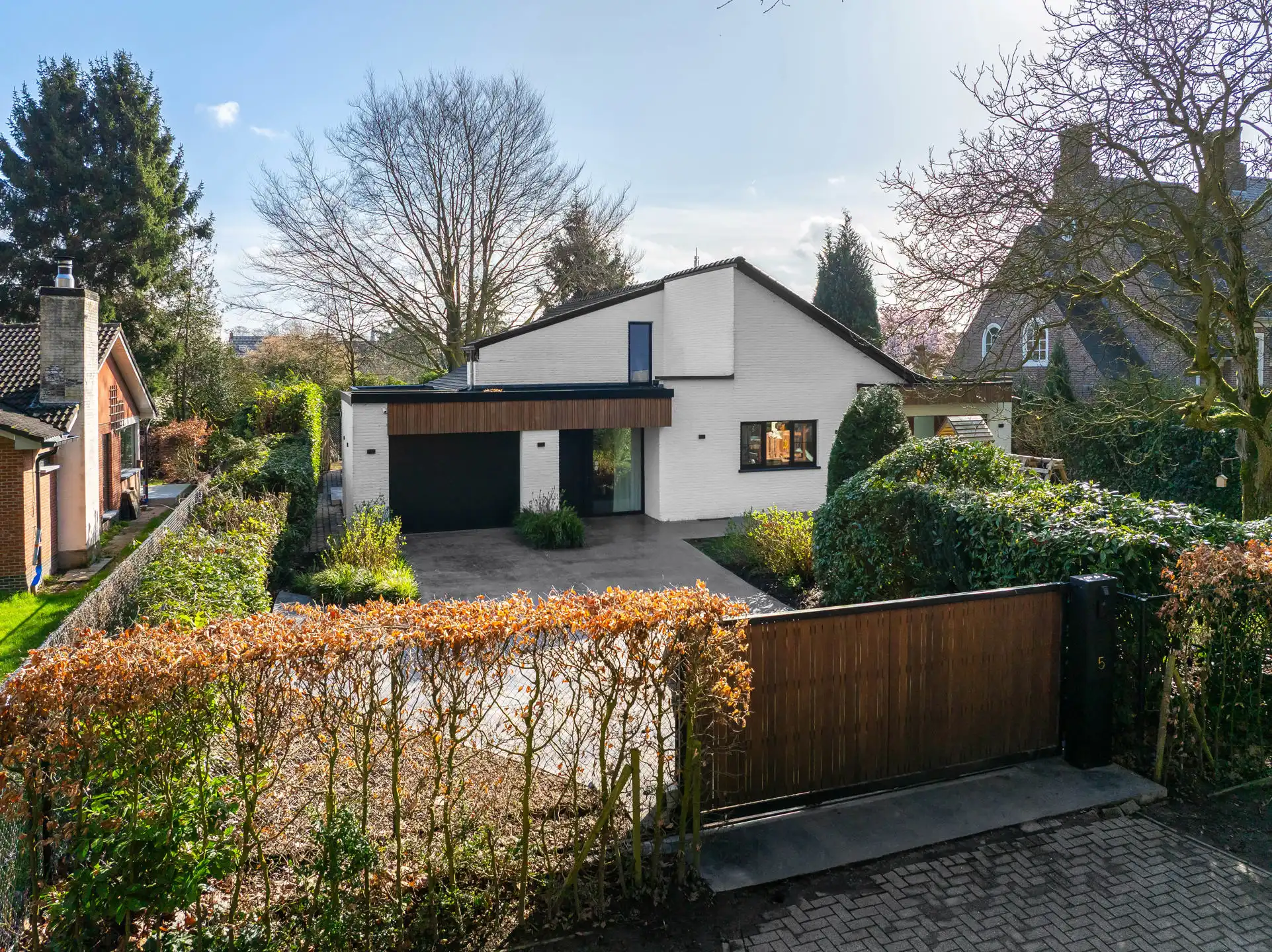 Stijlvolle, energiezuinige woning met rondom heerlijke tuin  foto {{pictureIndex}}