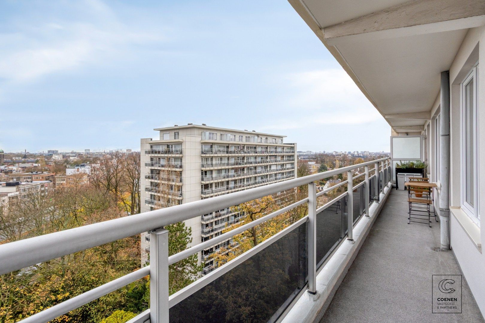 Stijlvol gerenoveerd appartement met 2 slaapkamers & zonnig terras op toplocatie te Berchem foto 21