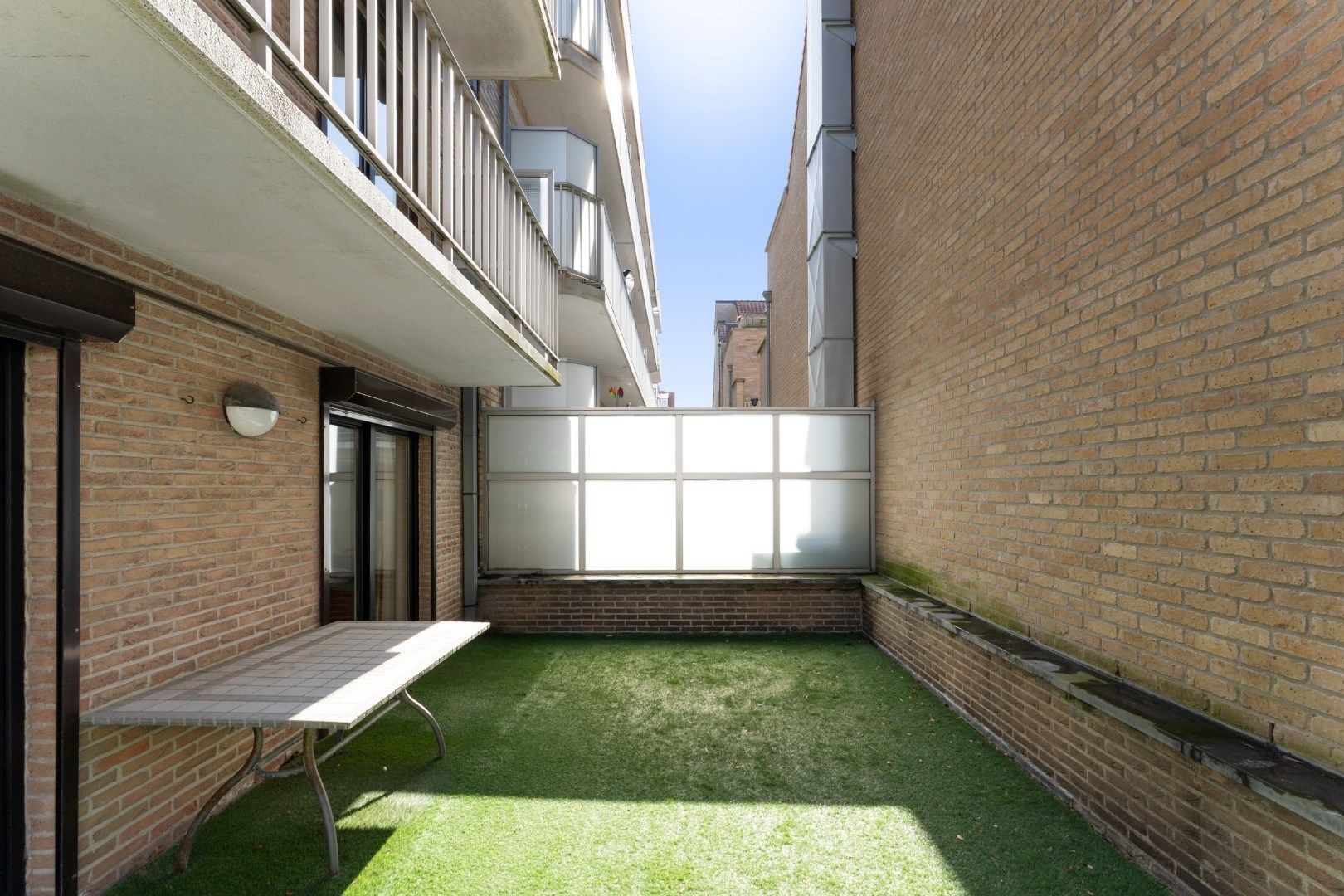 Breed hoekappartement met groot terras foto 2
