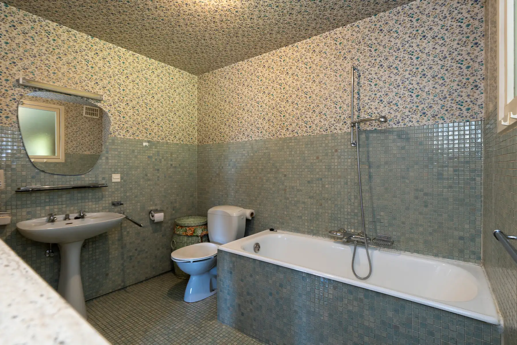 Ruime woning met 5 kamers op toplocatie! foto 12