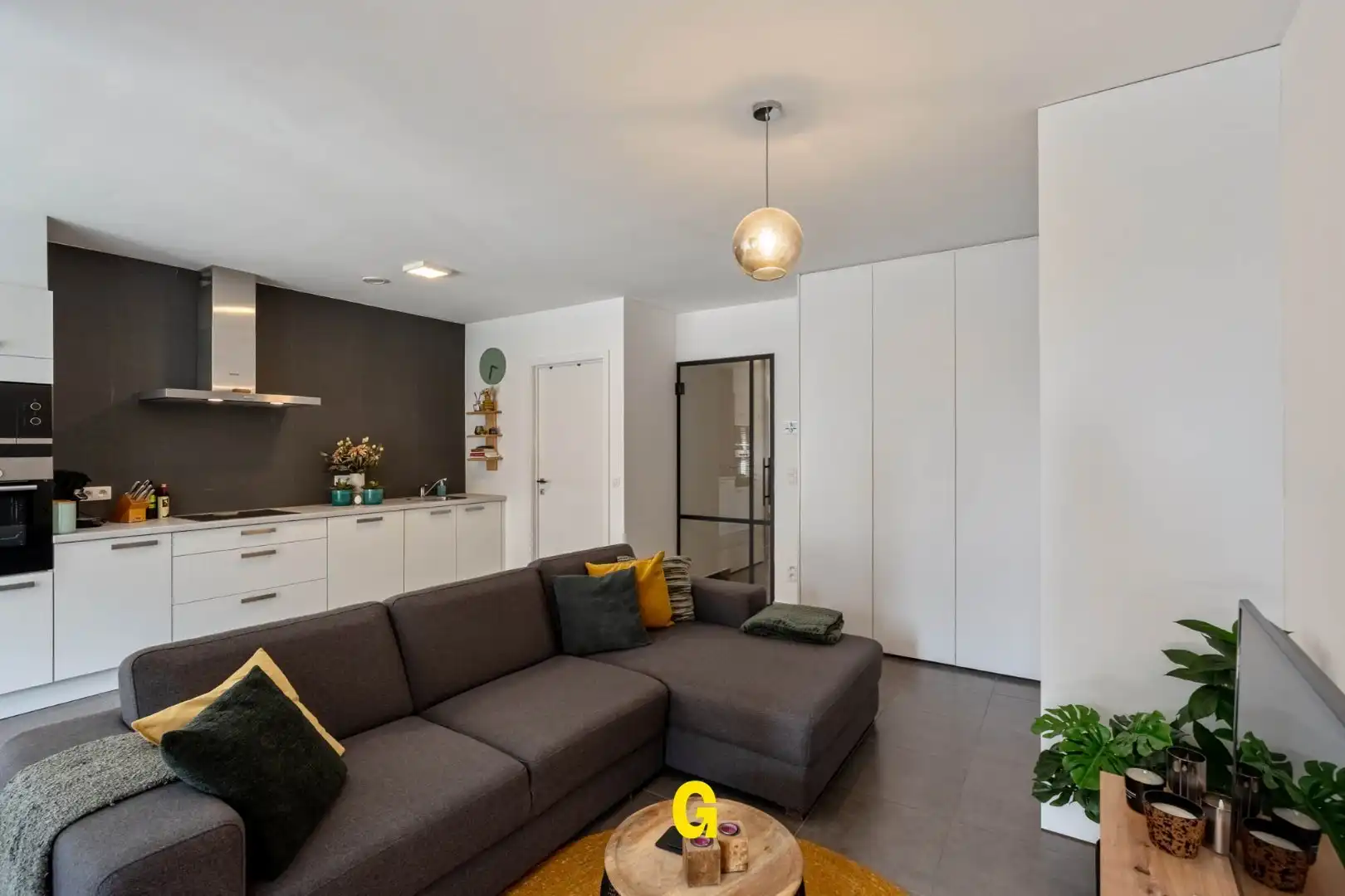 Knap ingericht gelijkvloersappartement met kelder en standplaats vlak bij het centrum foto 11