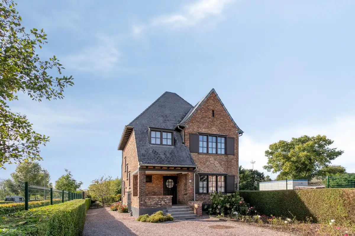 Woning in Engelse cottagestijl foto {{pictureIndex}}