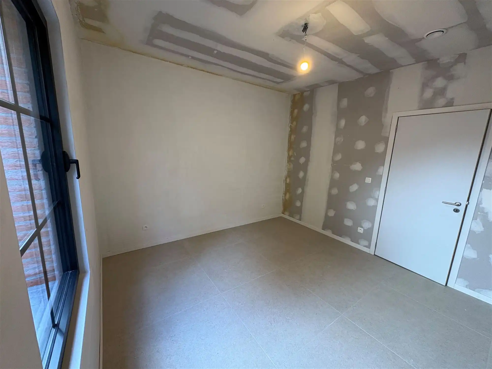 Nieuwbouwappartement met 2 slaapkamers en grote tuin. foto 15