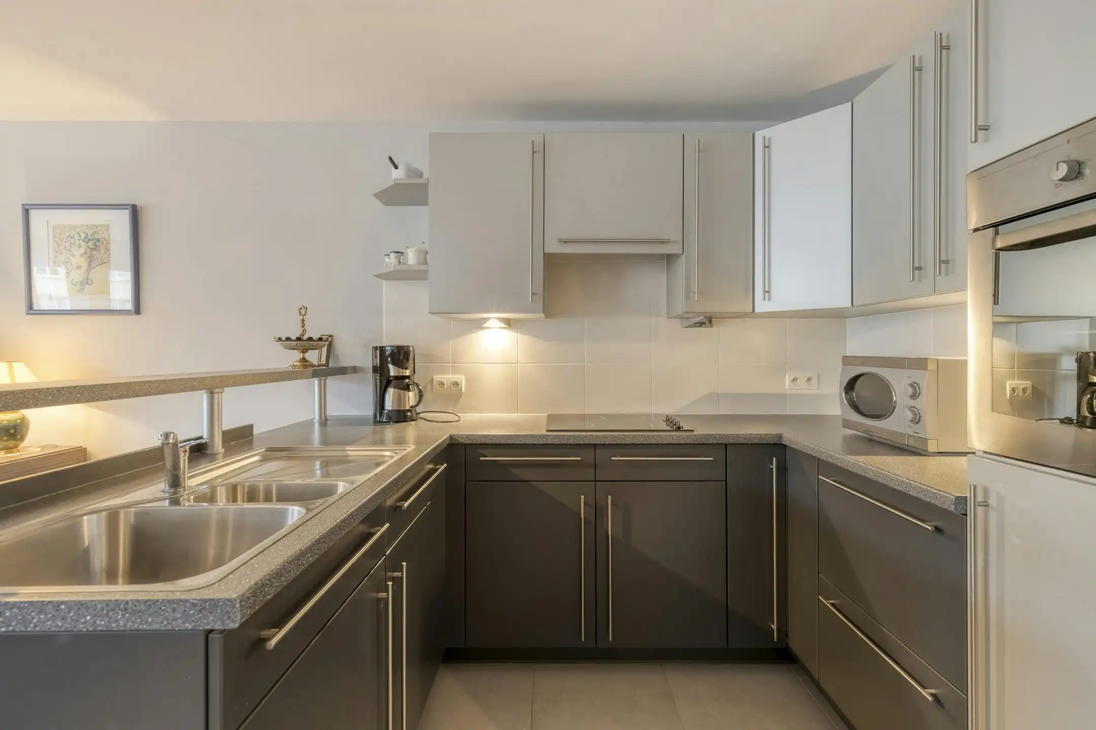 Appartement met twee slaapkamers te koop in Sint-Idesbald! foto 8