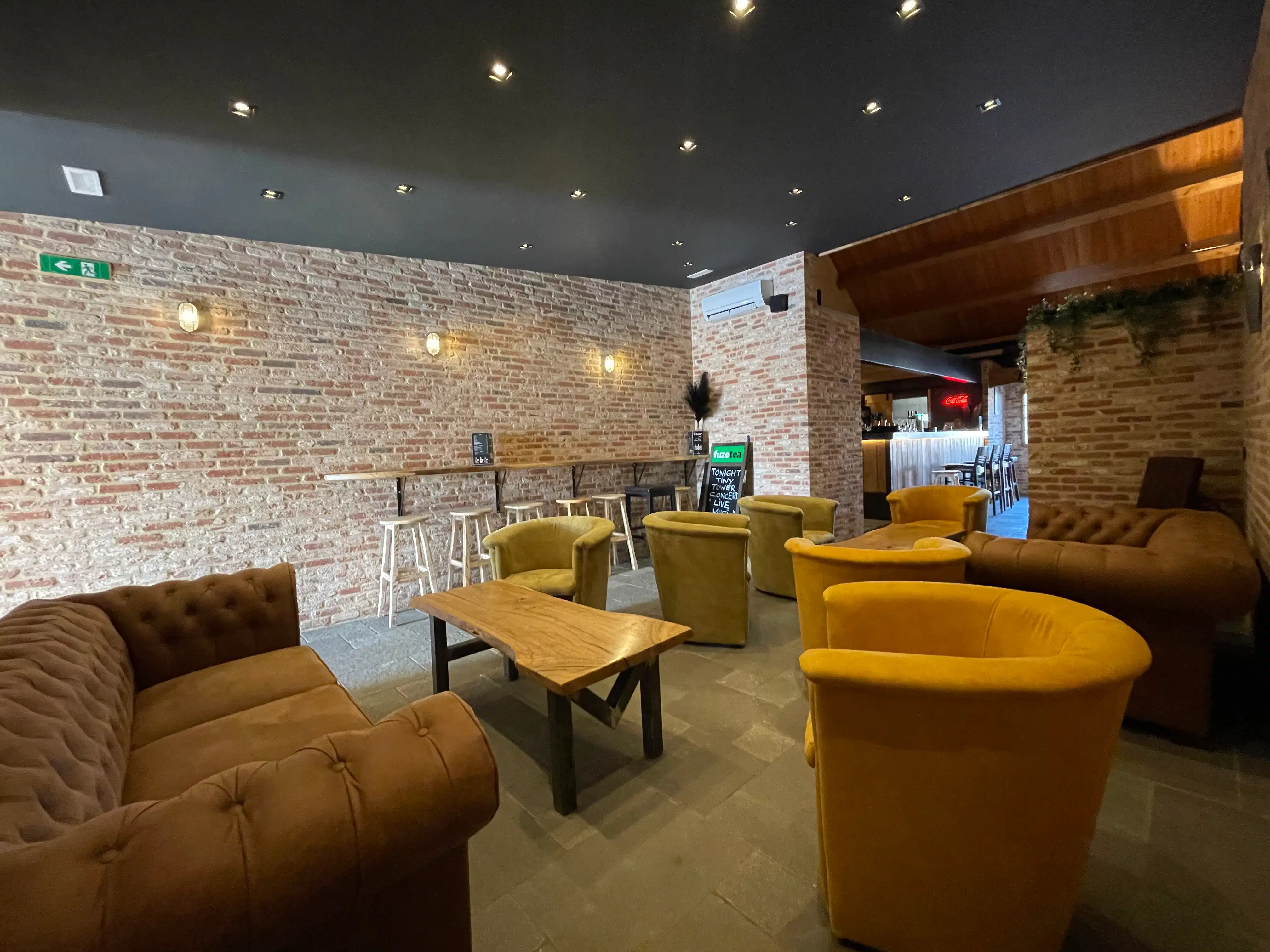 Unieke whisky en wijnbar foto 12