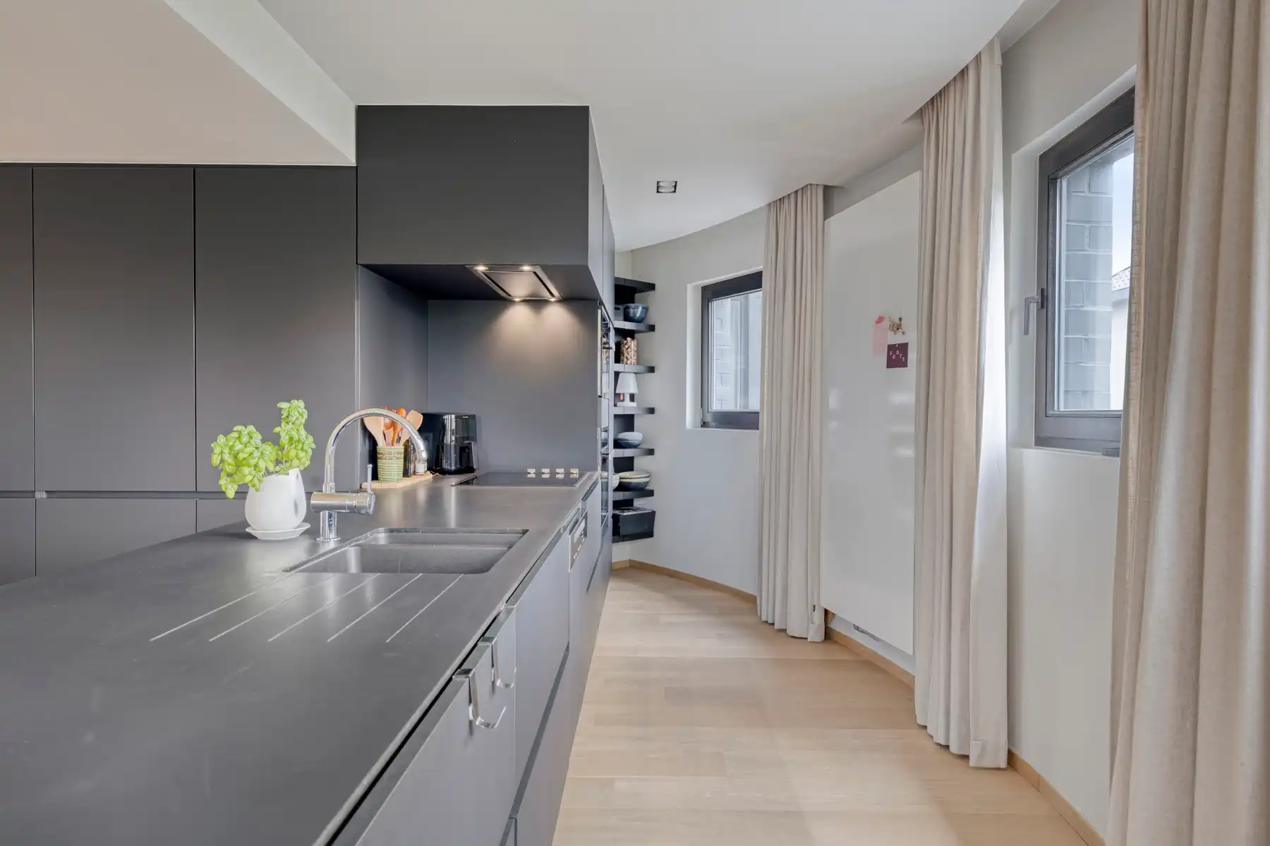 Unieke woning met multifunctionele ruimtes te Moerbeke foto 8