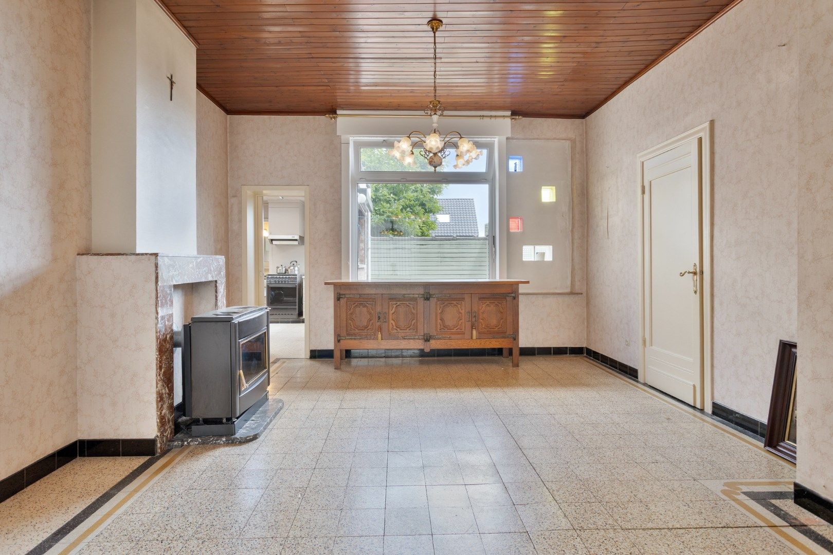 Te renoveren woning in hartje Lauwe! foto 2