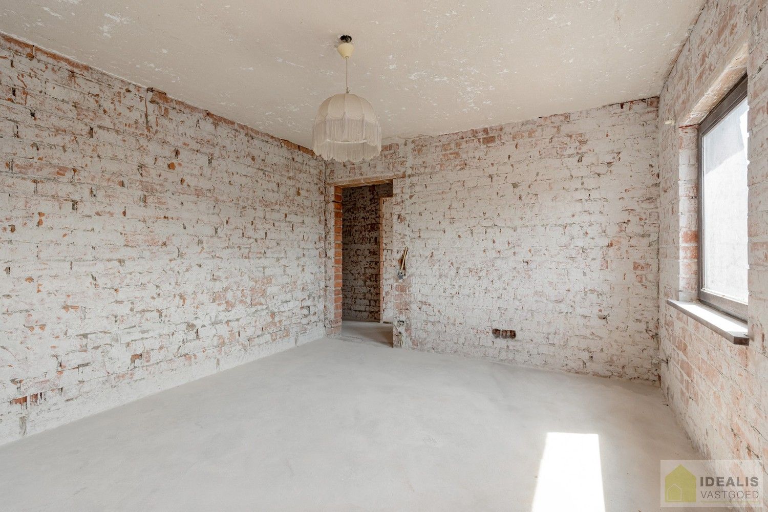Ruim opgezet, klassevol en naar wens af te werken/ in te richten pand met winkel/kantoorruimte én uiterst ruim appartement met maar liefst 4 slaapkamers foto 24