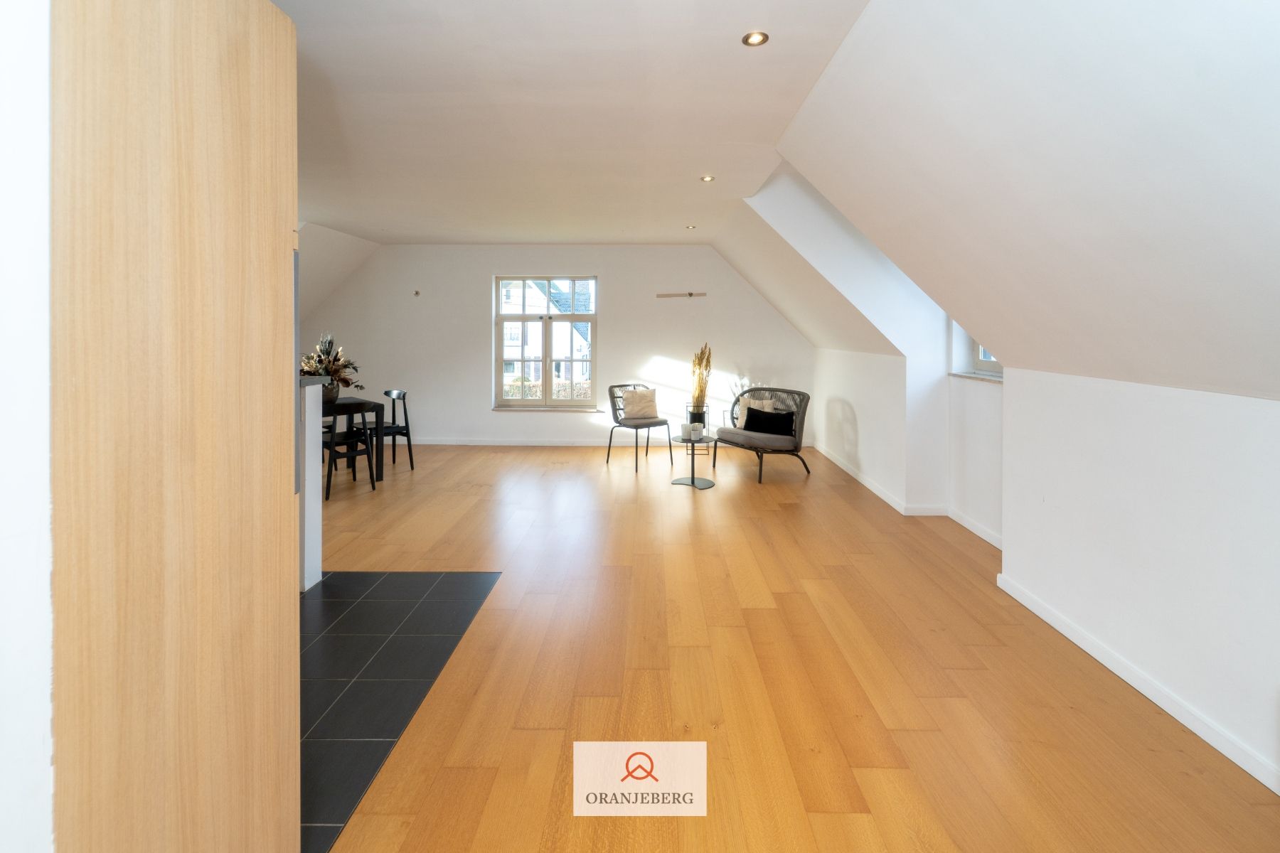 Zeer ruim 4 slaapkamer appartement (230 m²) foto 14