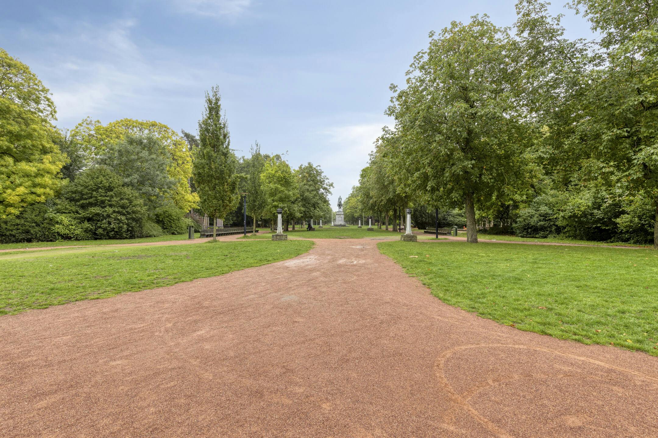 Ruim 3-slaapkamerappartement met zicht op het Zuidpark foto 14