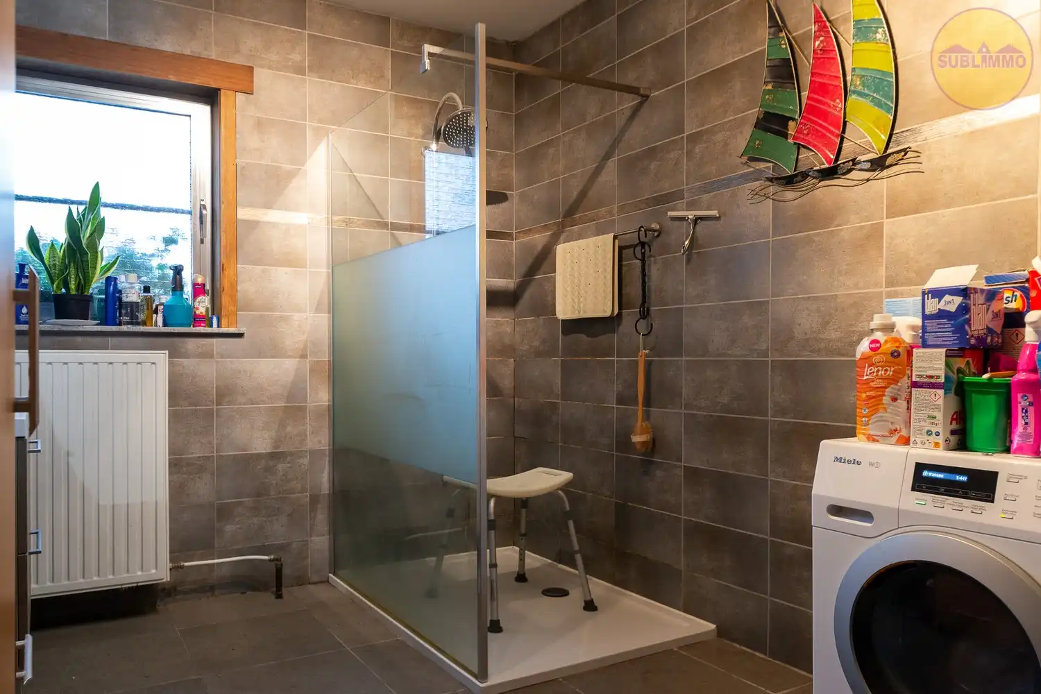 Ruime gelijkvloerse woning met 4 slaapkamers op een perceel van 554m². foto 12