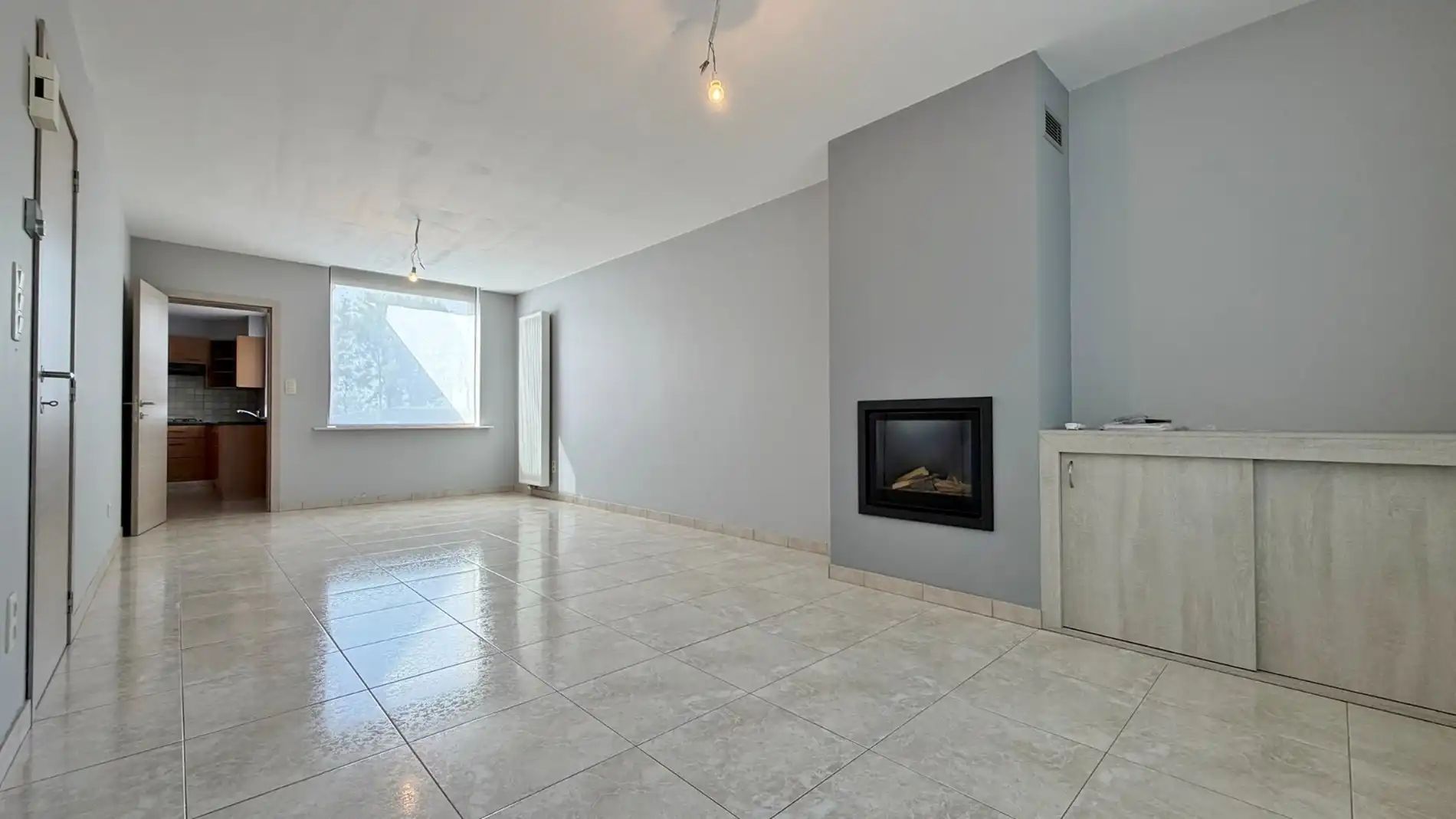 Goed onderhouden halfopen woning met 4 slaapkamers, zonnige tuin en garage. foto 3