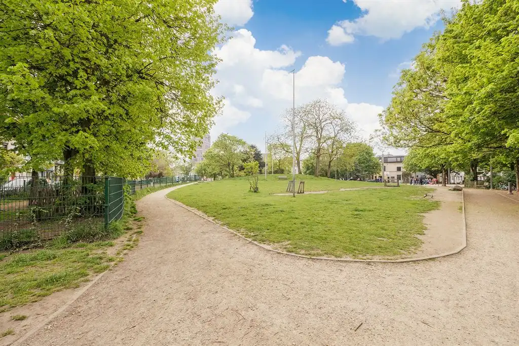 Gerenoveerde woning met 4 slaapkamers aan Krugerpark foto 26